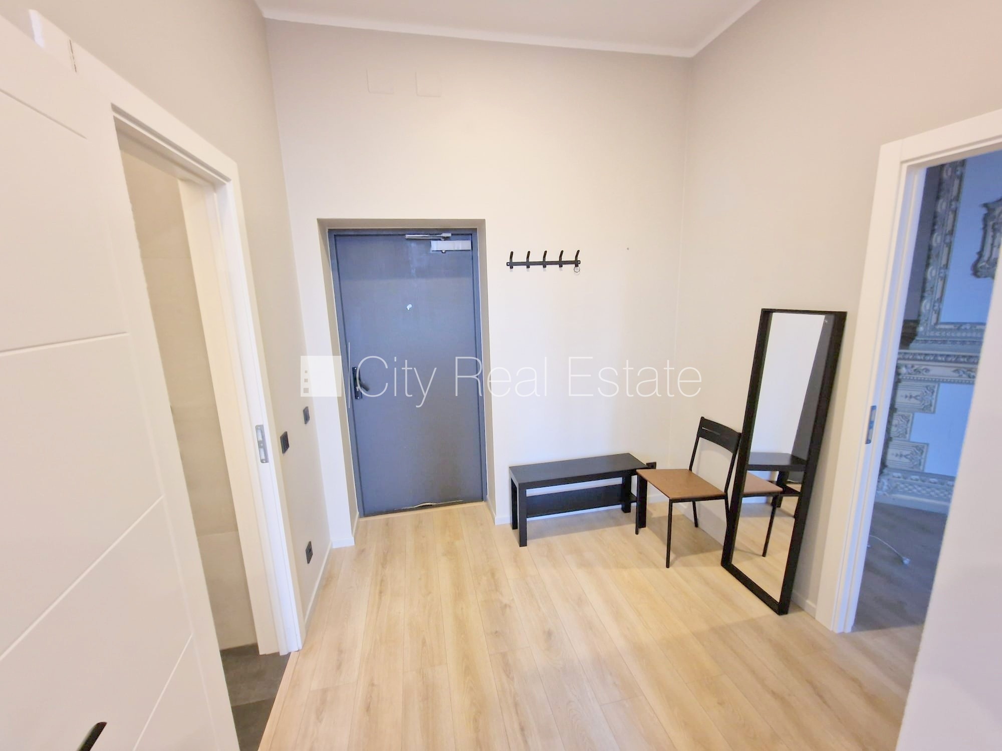 Sludinājumi. Fasādes māja, renovēta māja, slēgts pagalms, ieeja no ielas un pagalma, ir lifts, kāpņu telpa pēc Cena: 550 EUR/mēn Foto #9