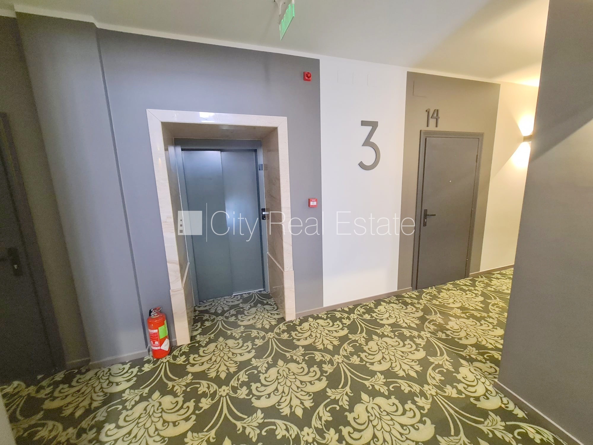 Sludinājumi. Fasādes māja, renovēta māja, slēgts pagalms, ieeja no ielas un pagalma, ir lifts, kāpņu telpa pēc Cena: 550 EUR/mēn Foto #19