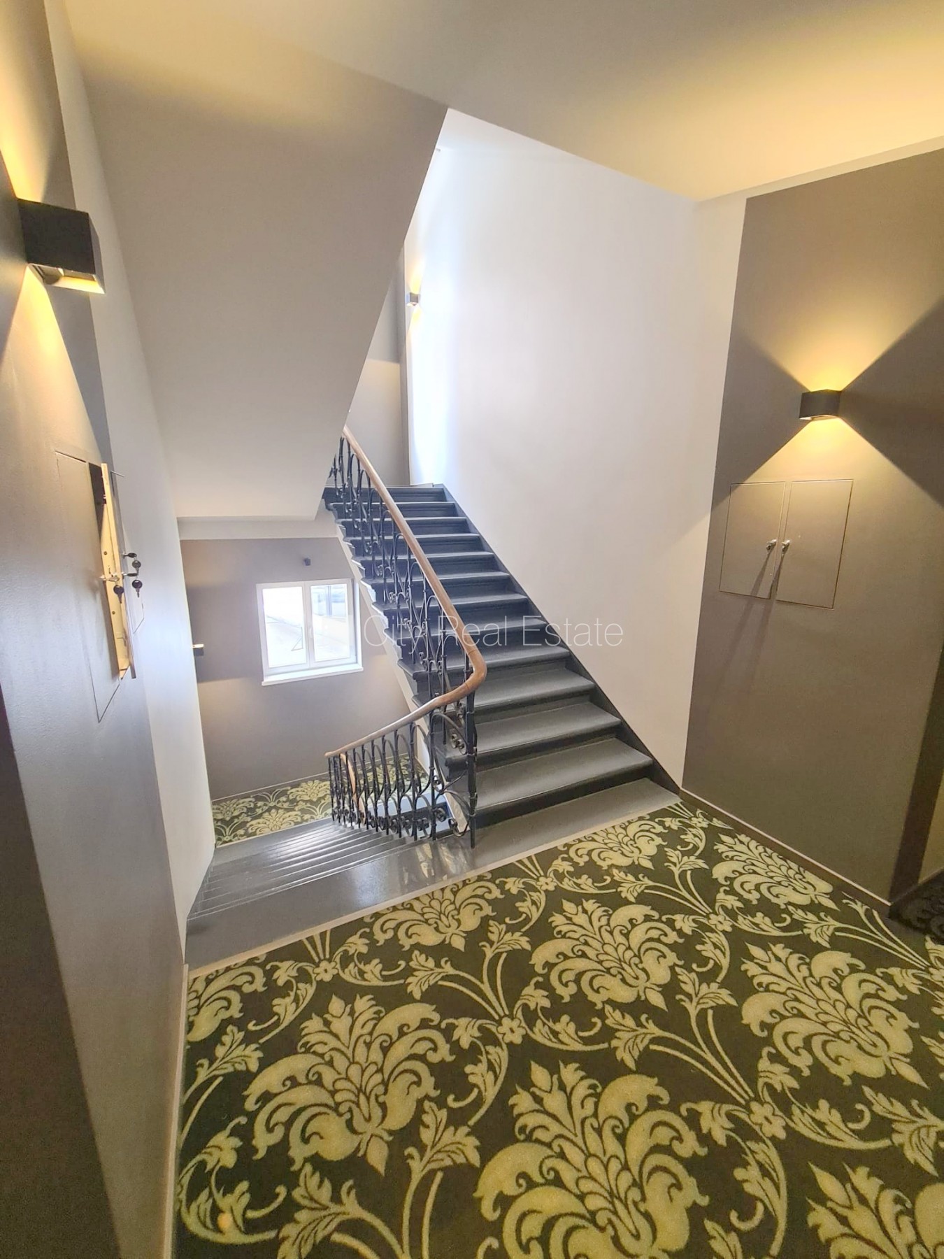 Sludinājumi. Fasādes māja, renovēta māja, slēgts pagalms, ieeja no ielas un pagalma, ir lifts, kāpņu telpa pēc Cena: 550 EUR/mēn Foto #18