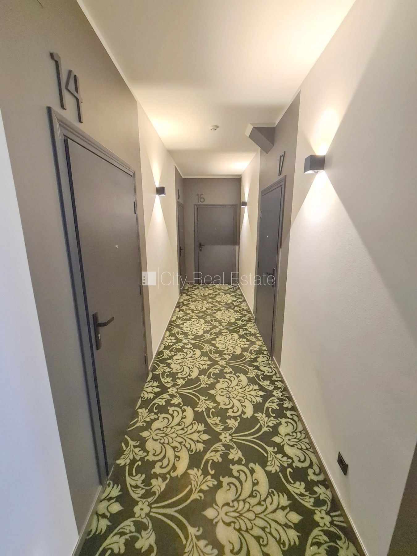 Sludinājumi. Fasādes māja, renovēta māja, slēgts pagalms, ieeja no ielas un pagalma, ir lifts, kāpņu telpa pēc Cena: 550 EUR/mēn Foto #17