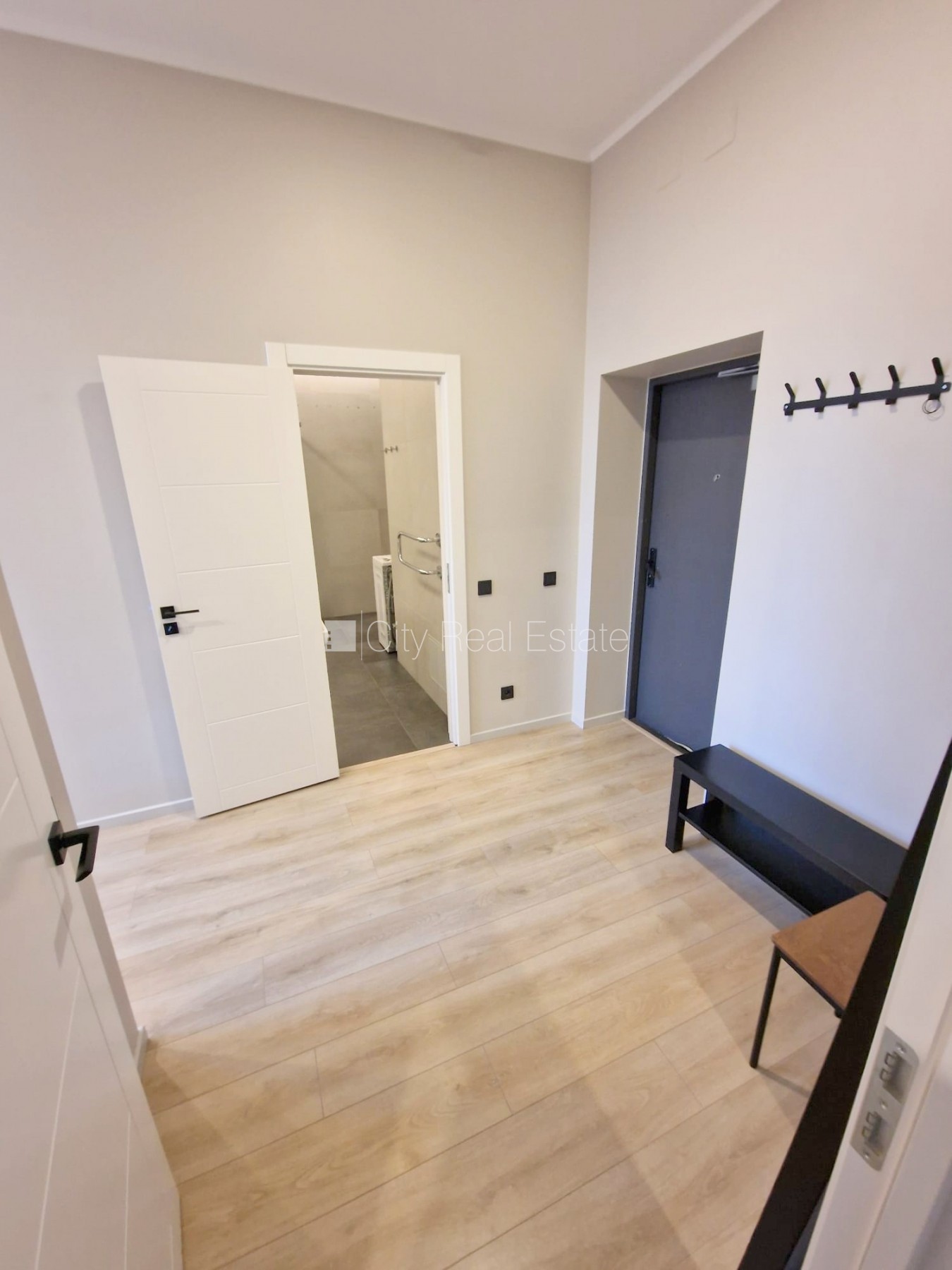 Sludinājumi. Fasādes māja, renovēta māja, slēgts pagalms, ieeja no ielas un pagalma, ir lifts, kāpņu telpa pēc Cena: 550 EUR/mēn Foto #14