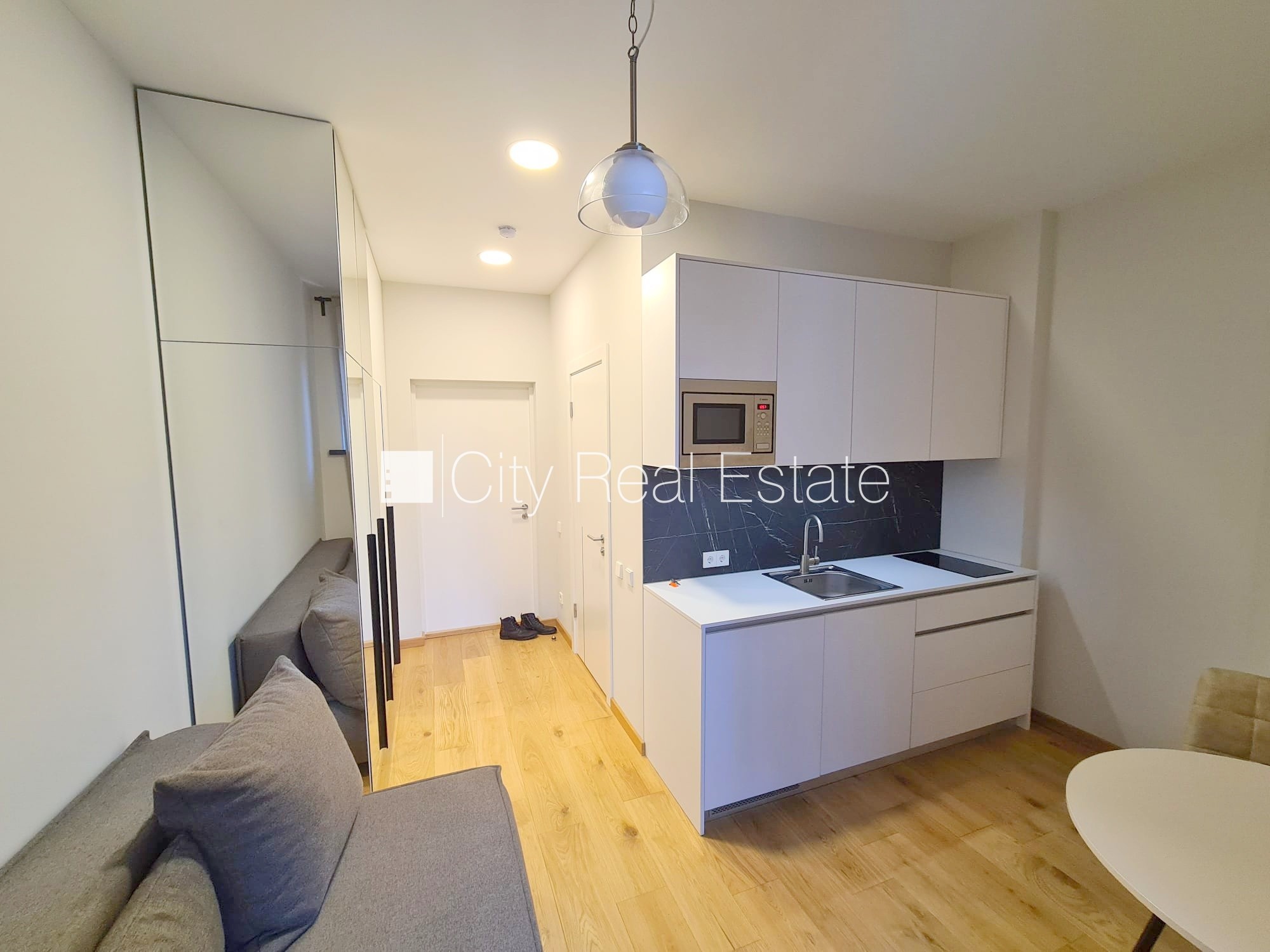 Sludinājumi. Pagalma ēka, renovēta māja, slēgts pagalms, ieeja no ielas un pagalma, ir lifts, kāpņu telpa pēc Cena: 370 EUR/mēn Foto #7