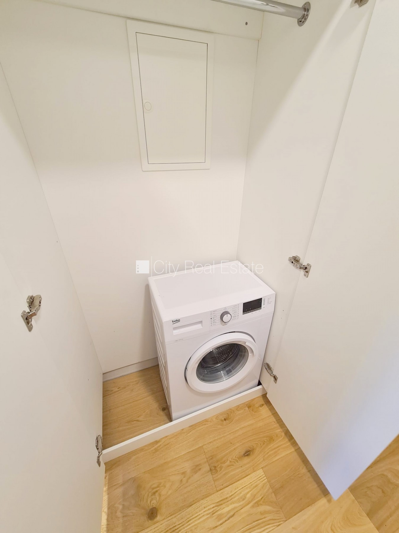 Sludinājumi. Pagalma ēka, renovēta māja, slēgts pagalms, ieeja no ielas un pagalma, ir lifts, kāpņu telpa pēc Cena: 370 EUR/mēn Foto #15