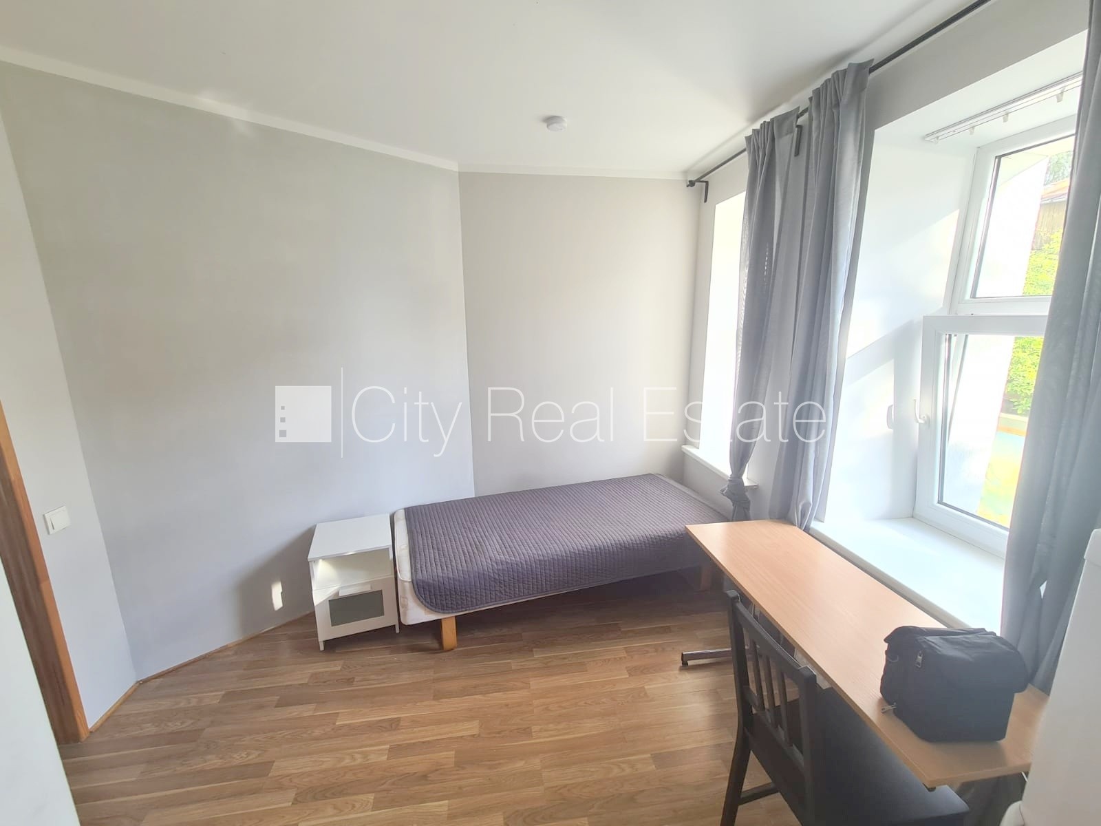 Объявление. Здание во дворе, реновированный дом, закрытый двор, вход с улицы и со двора, лестничная клетка Цена: 260 EUR/мес. Foto #5