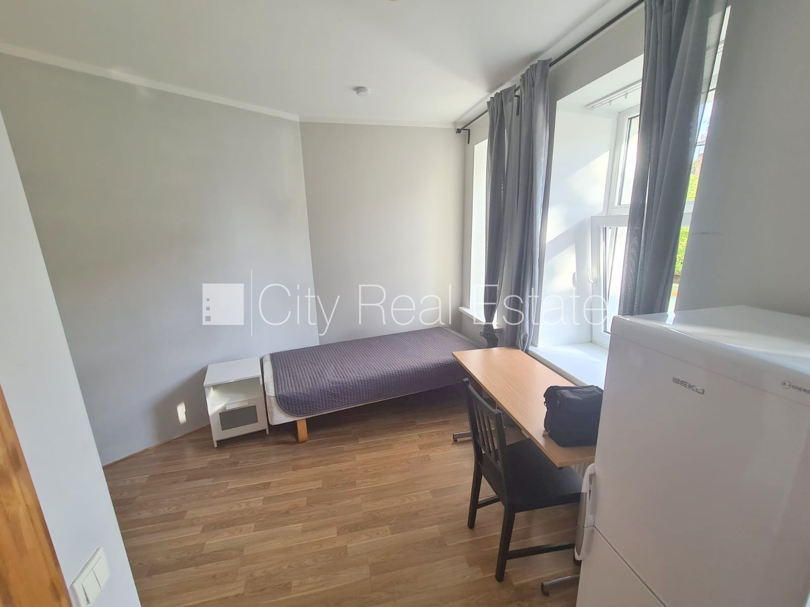 Объявление. Здание во дворе, реновированный дом, закрытый двор, вход с улицы и со двора, лестничная клетка Цена: 260 EUR/мес. Foto #6