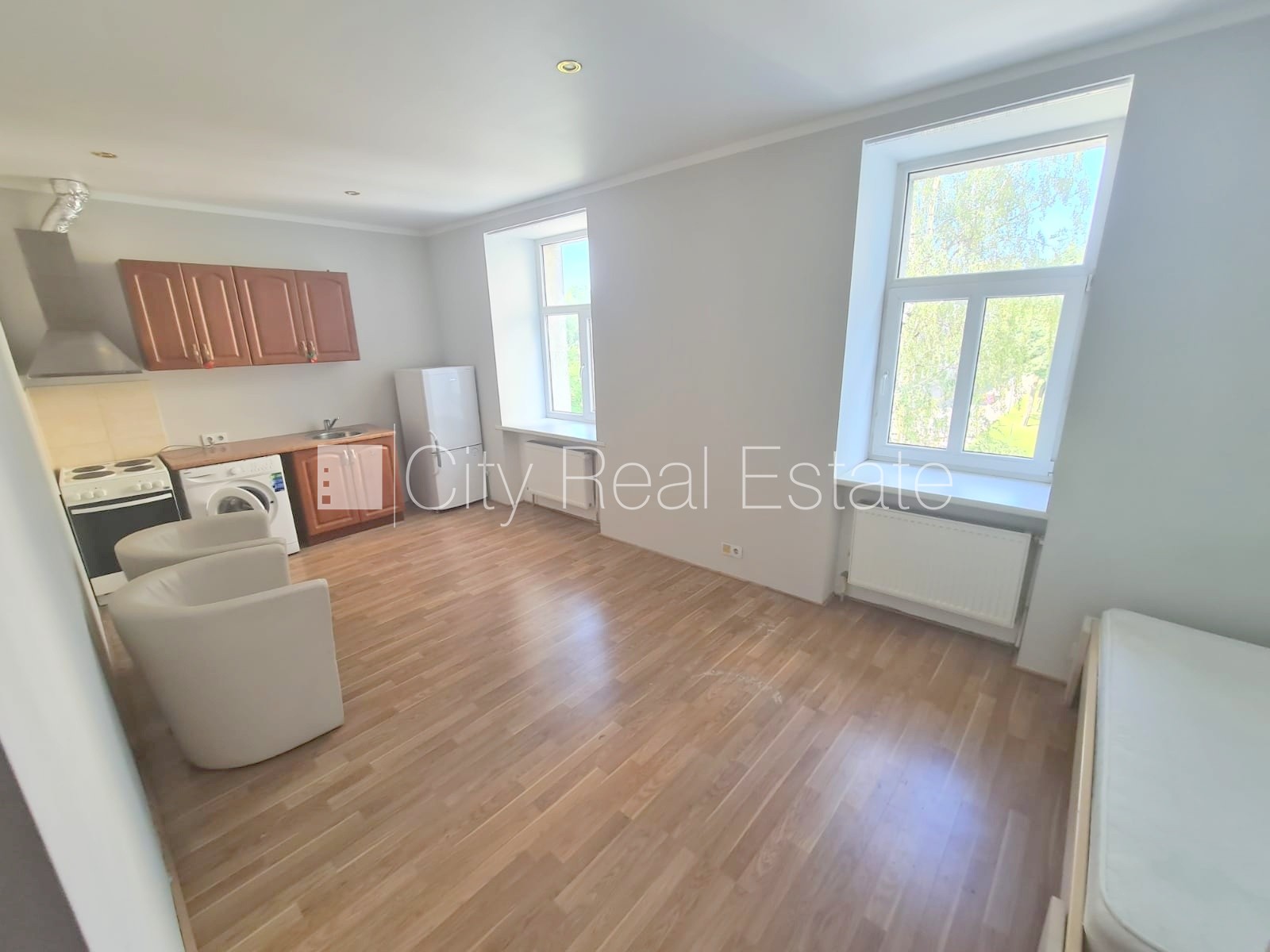 Объявление. Фасадный дом, реновированный дом, закрытый двор, вход с улицы и со двора, лестничная клетка после Цена: 290 EUR/мес. Foto #1