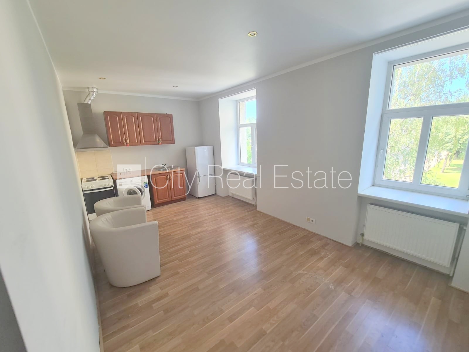 Объявление. Фасадный дом, реновированный дом, закрытый двор, вход с улицы и со двора, лестничная клетка после Цена: 290 EUR/мес. Foto #2