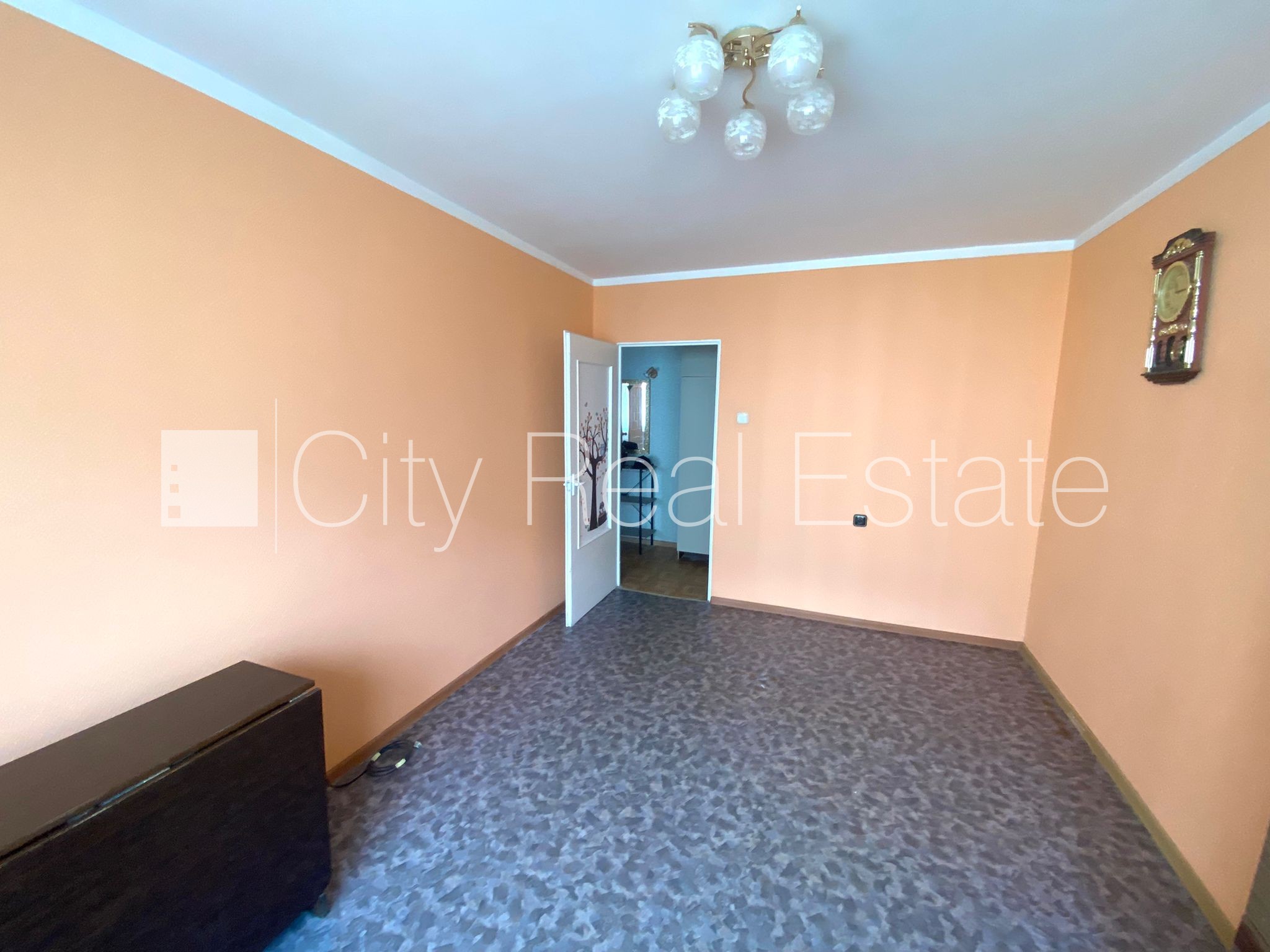 Sludinājumi. Fasādes māja, labiekārtots apzaļumots pagalms, vieta automašīnai, ir lifts, lodžija, logi vērsti uz Cena: 320 EUR/mēn Foto #6