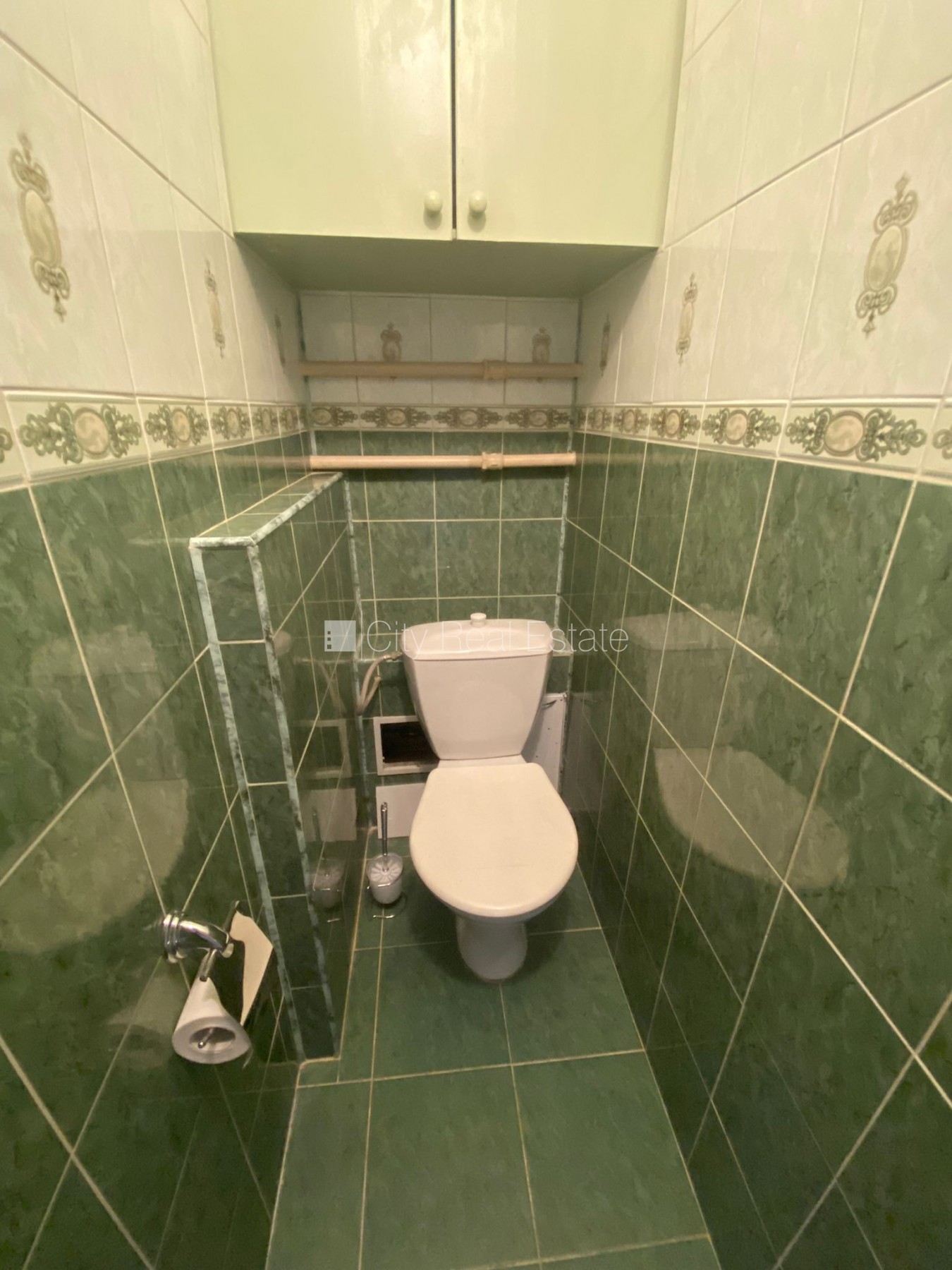 Sludinājumi. Fasādes māja, labiekārtots apzaļumots pagalms, vieta automašīnai, ir lifts, lodžija, logi vērsti uz Cena: 320 EUR/mēn Foto #11