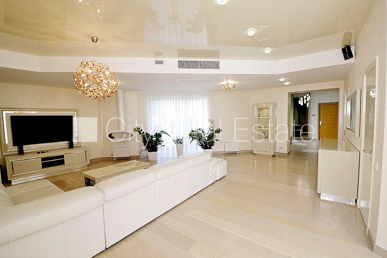 Sludinājumi. Zeme īpašumā, jaunceltne, monolīta betona sienas, pagrabstāvā pieejama noliktava, labiekārtota Cena: 650000 EUR Foto #2