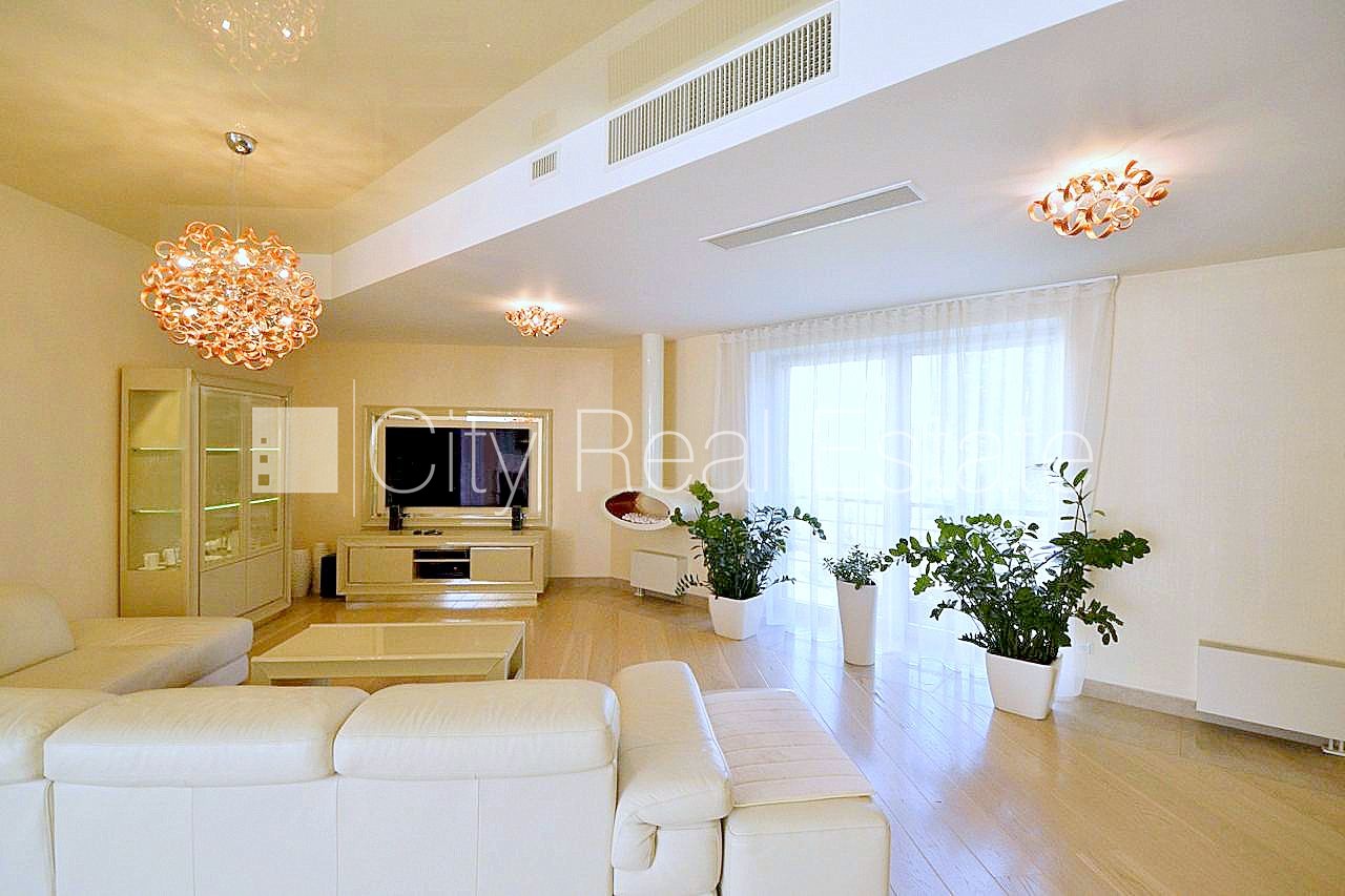 Sludinājumi. Zeme īpašumā, jaunceltne, monolīta betona sienas, pagrabstāvā pieejama noliktava, labiekārtota Cena: 650000 EUR Foto #3