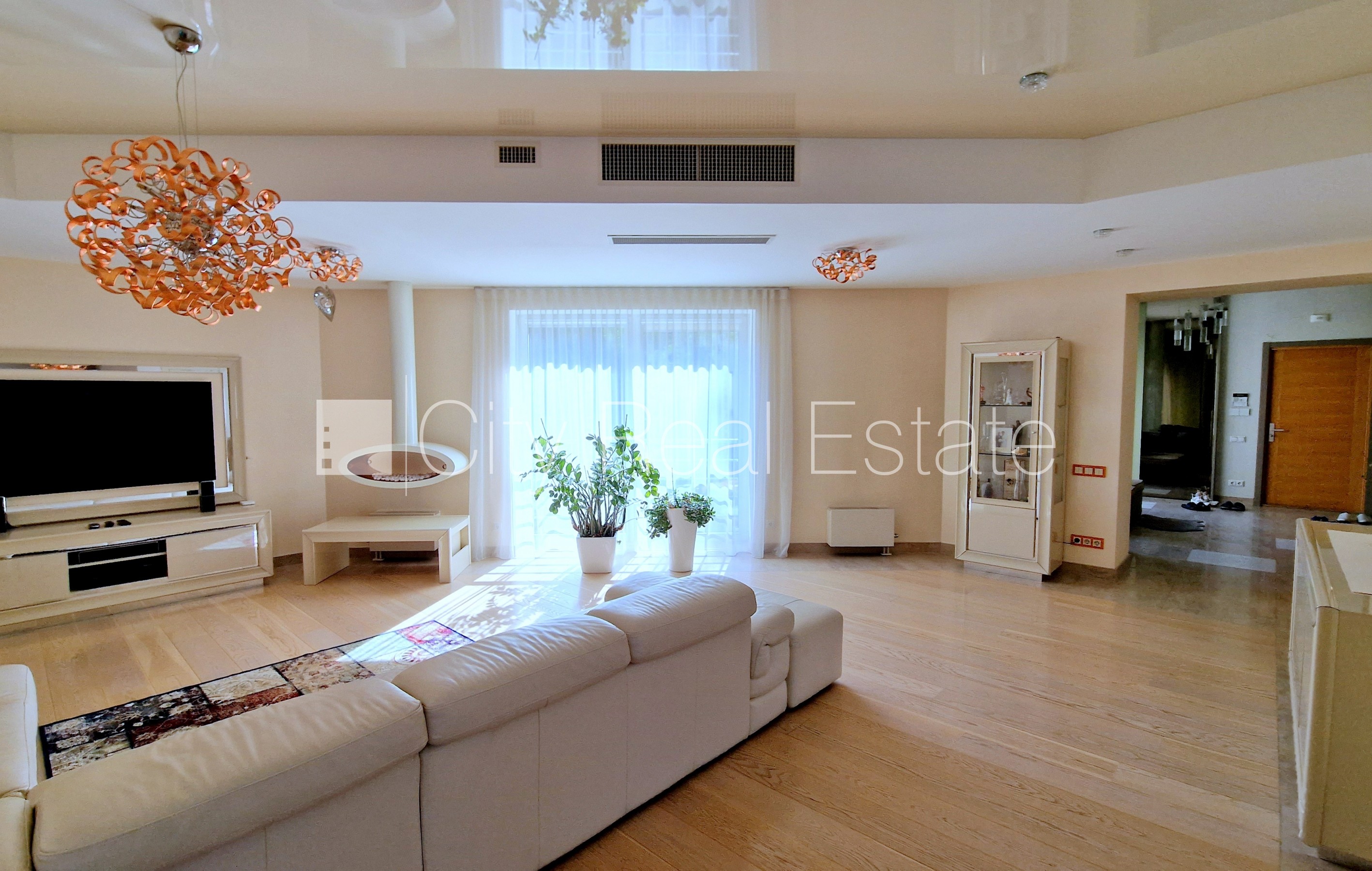 Sludinājumi. Zeme īpašumā, jaunceltne, monolīta betona sienas, pagrabstāvā pieejama noliktava, labiekārtota Cena: 650000 EUR Foto #16