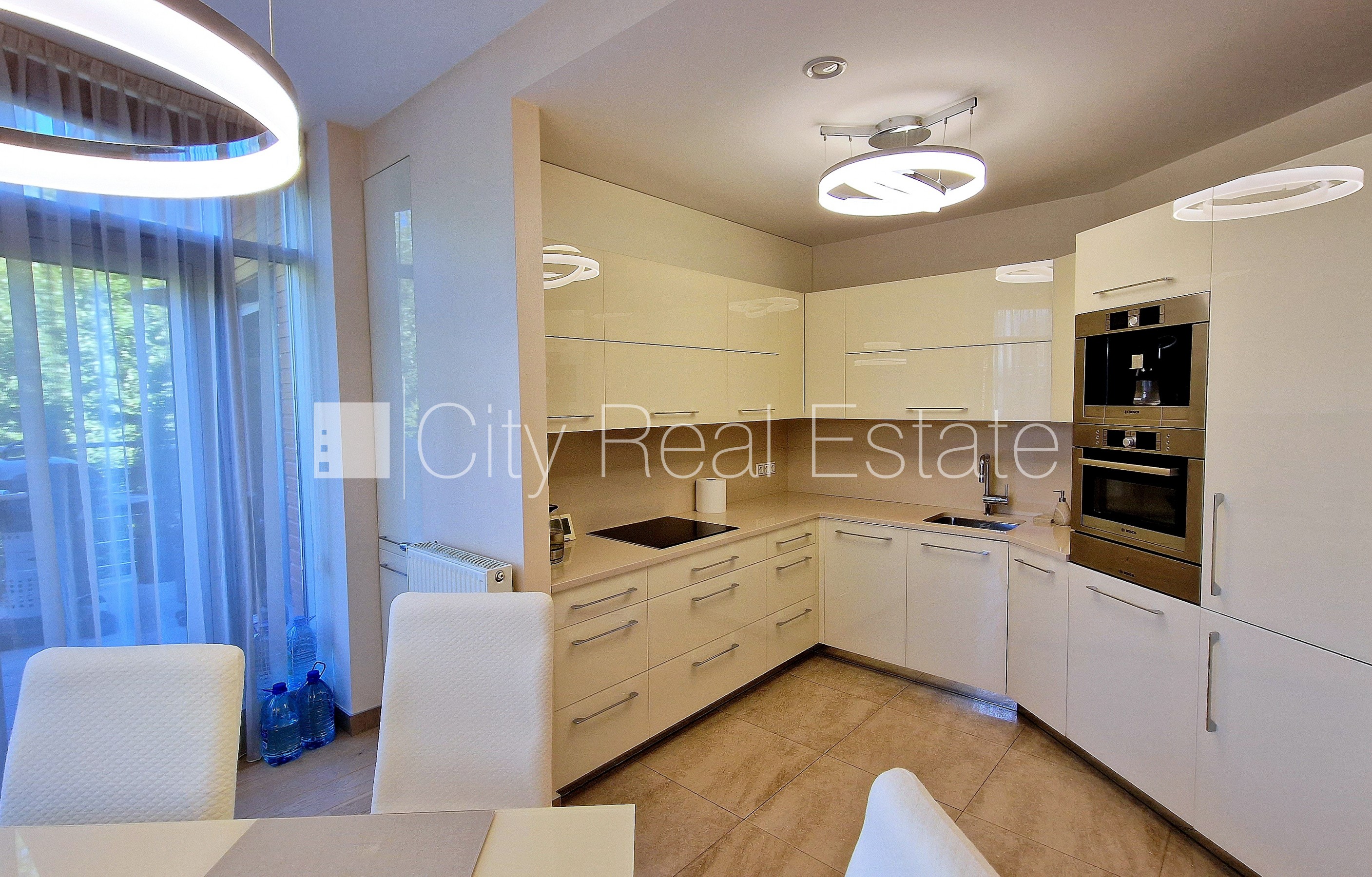 Sludinājumi. Zeme īpašumā, jaunceltne, monolīta betona sienas, pagrabstāvā pieejama noliktava, labiekārtota Cena: 650000 EUR Foto #12