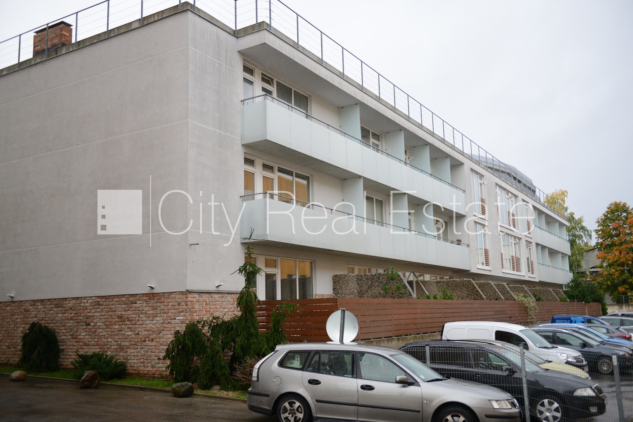 Sludinājumi. Jaunceltne, labiekārtota apzaļumota teritorija, slēgts pagalms, slēgta teritorija, ieeja no Cena: 450 EUR/mēn Foto #16