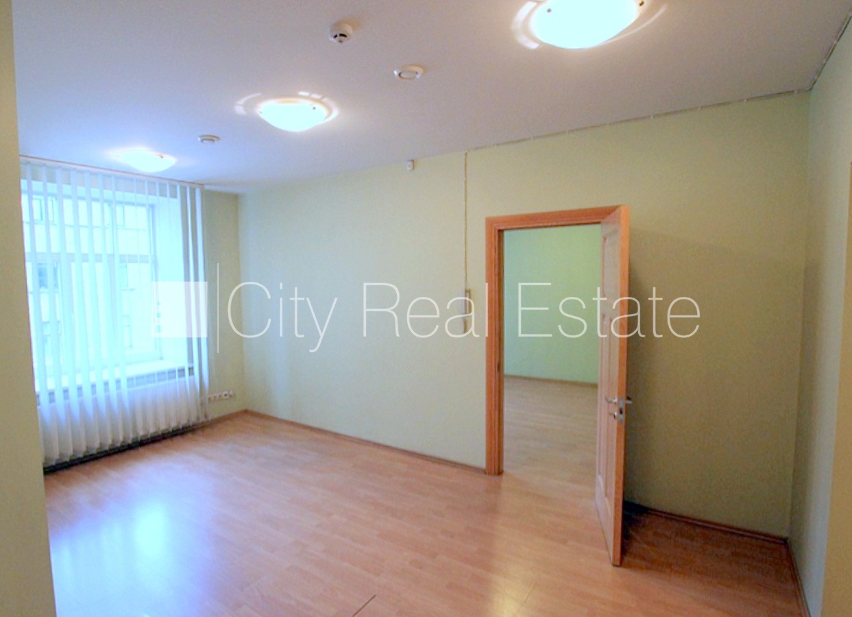 Sludinājumi. Fasādes māja, renovēta māja, nomainītas inženierkomunikācijas, labiekārtots apzaļumots pagalms, Cena: 122500 EUR Foto #2