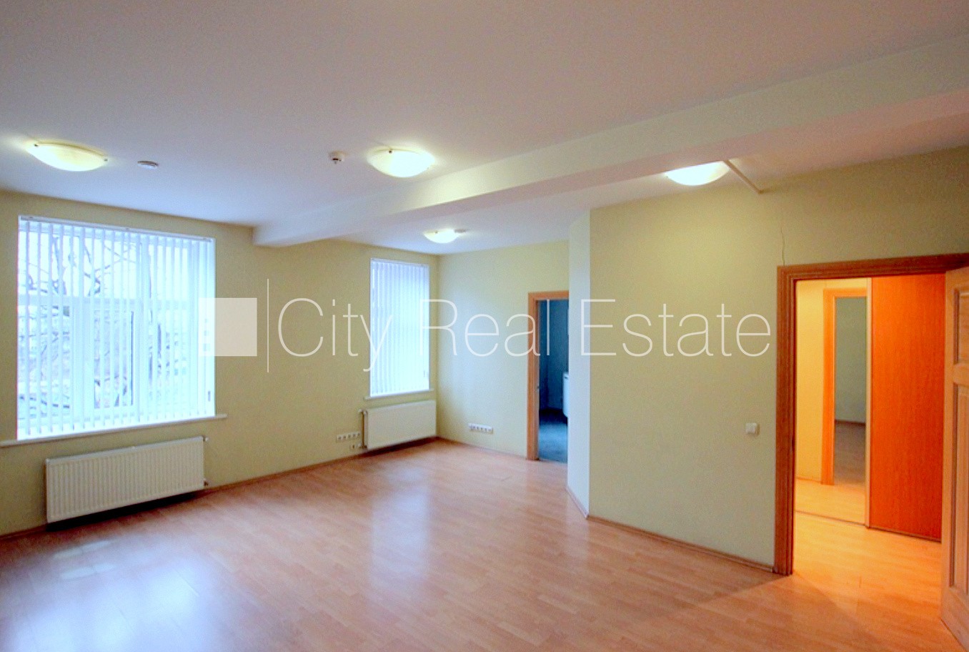 Sludinājumi. Fasādes māja, renovēta māja, nomainītas inženierkomunikācijas, labiekārtots apzaļumots pagalms, Cena: 122500 EUR Foto #1