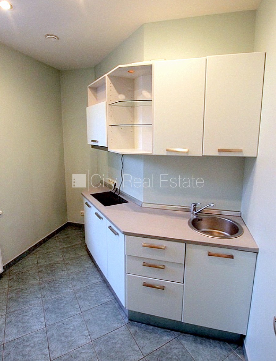 Sludinājumi. Fasādes māja, renovēta māja, nomainītas inženierkomunikācijas, labiekārtots apzaļumots pagalms, Cena: 122500 EUR Foto #3