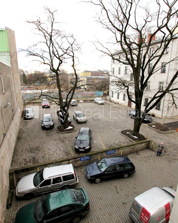 Sludinājumi. Fasādes māja, renovēta māja, nomainītas inženierkomunikācijas, labiekārtots apzaļumots pagalms, Cena: 122500 EUR Foto #5