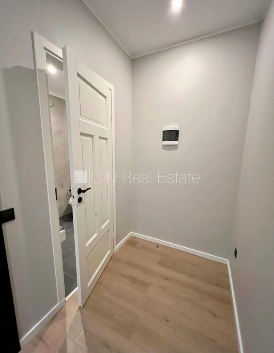 Sludinājumi. Fasādes māja, renovēta māja, slēgts pagalms, ieeja no pagalma, kāpņu telpa pēc kapitālā remonta, Cena: 330 EUR/mēn Foto #21