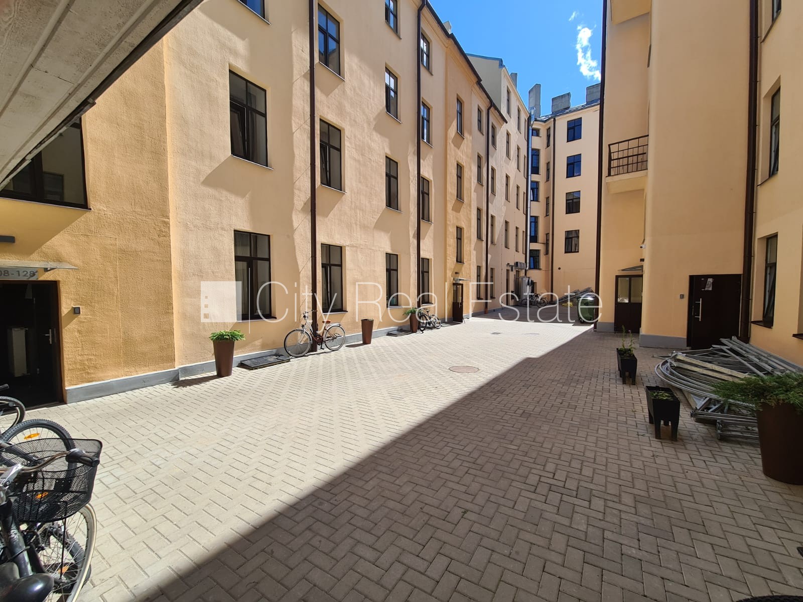 Sludinājumi. Fasādes māja, renovēta māja, slēgts pagalms, ieeja no pagalma, kāpņu telpa pēc kapitālā remonta, Cena: 330 EUR/mēn Foto #20