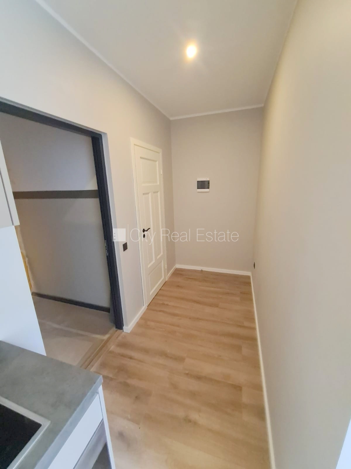 Sludinājumi. Fasādes māja, renovēta māja, slēgts pagalms, ieeja no pagalma, kāpņu telpa pēc kapitālā remonta, Cena: 330 EUR/mēn Foto #15