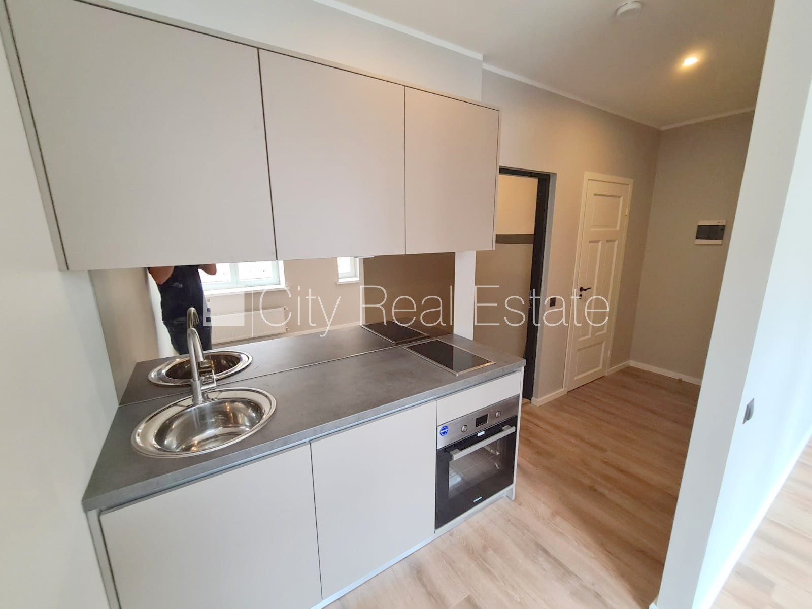 Sludinājumi. Fasādes māja, renovēta māja, slēgts pagalms, ieeja no pagalma, kāpņu telpa pēc kapitālā remonta, Cena: 330 EUR/mēn Foto #7