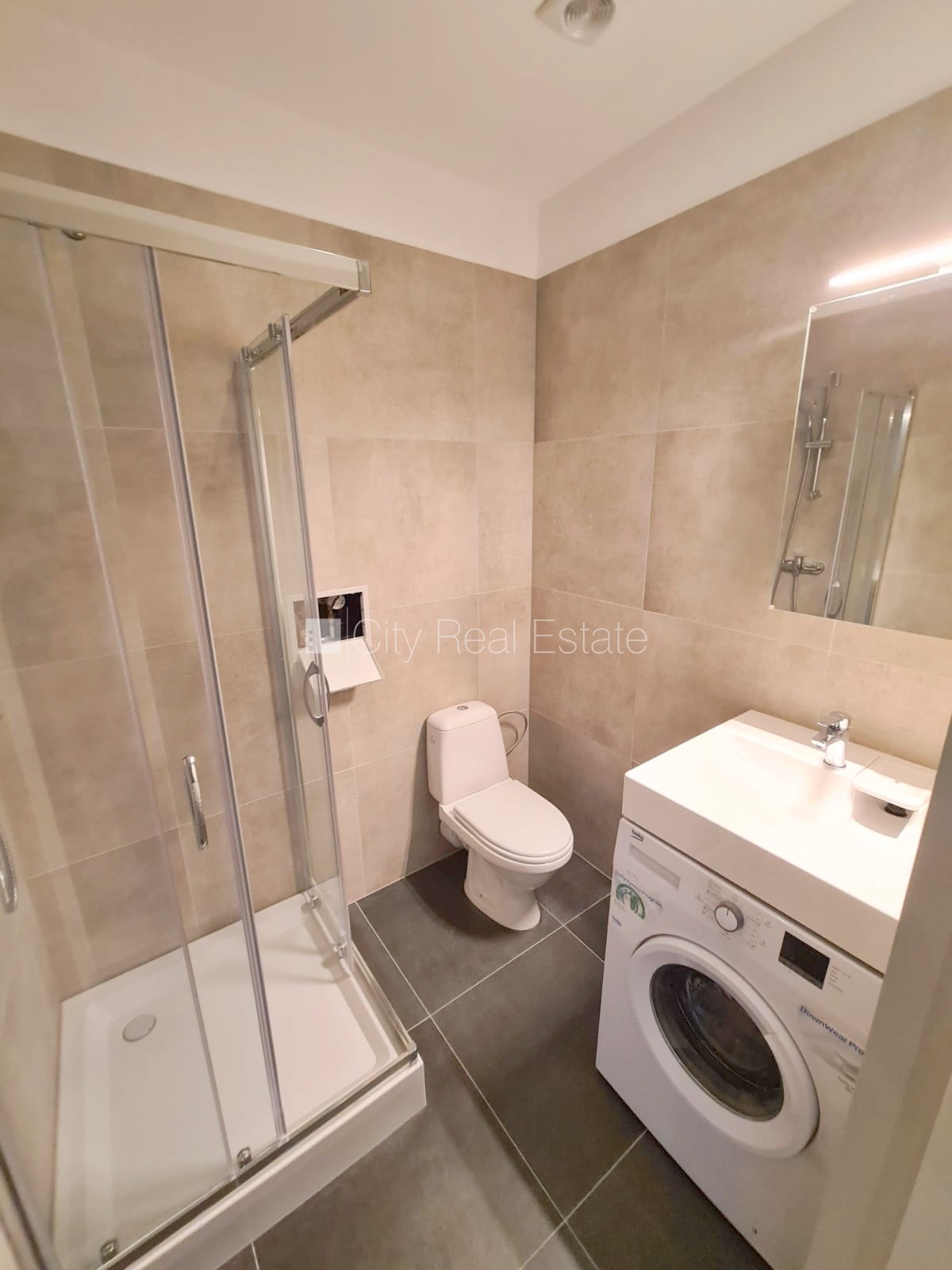 Sludinājumi. Fasādes māja, renovēta māja, slēgts pagalms, ieeja no pagalma, kāpņu telpa pēc kapitālā remonta, Cena: 330 EUR/mēn Foto #14