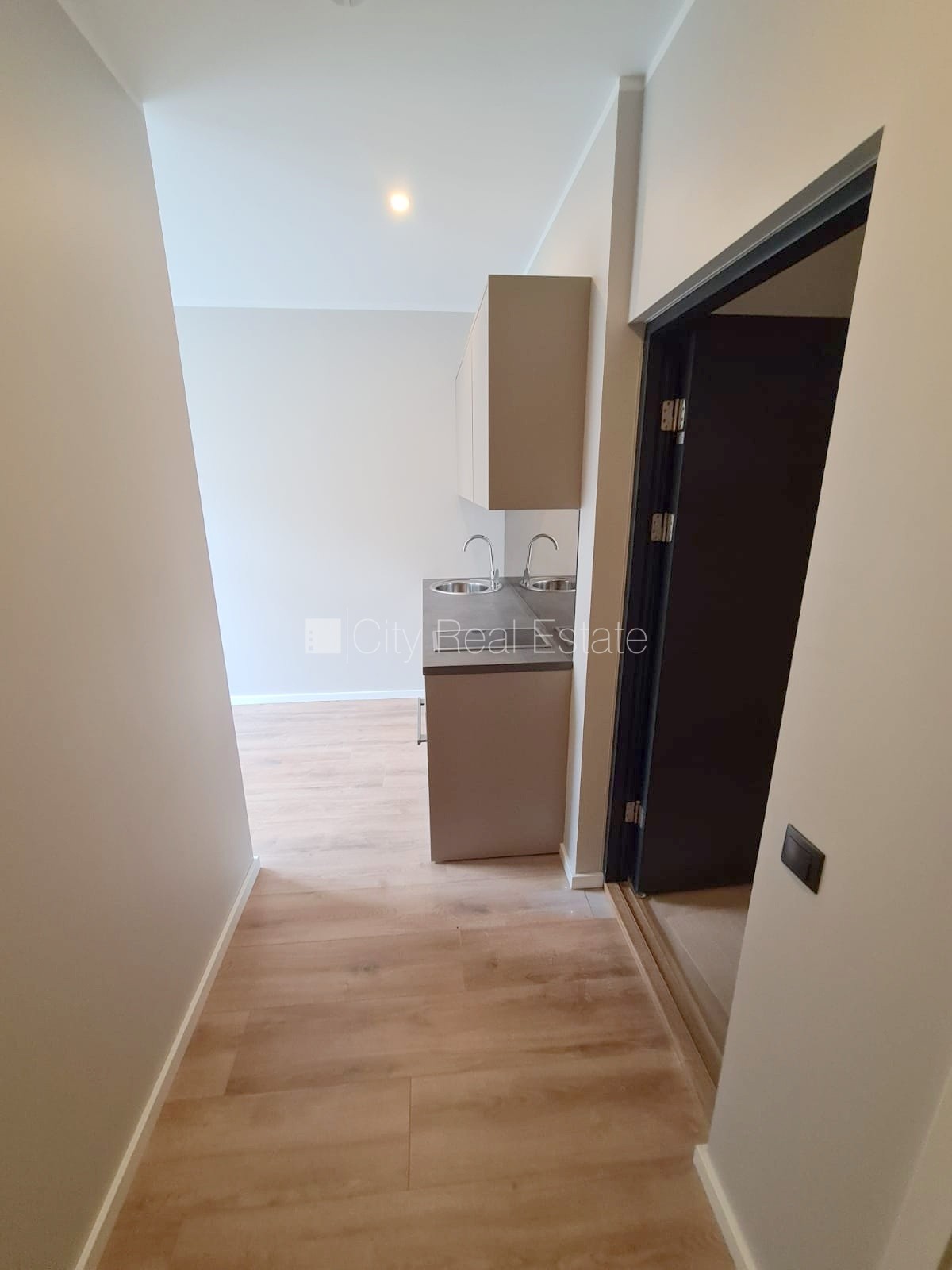 Sludinājumi. Fasādes māja, renovēta māja, slēgts pagalms, ieeja no pagalma, kāpņu telpa pēc kapitālā remonta, Cena: 330 EUR/mēn Foto #13