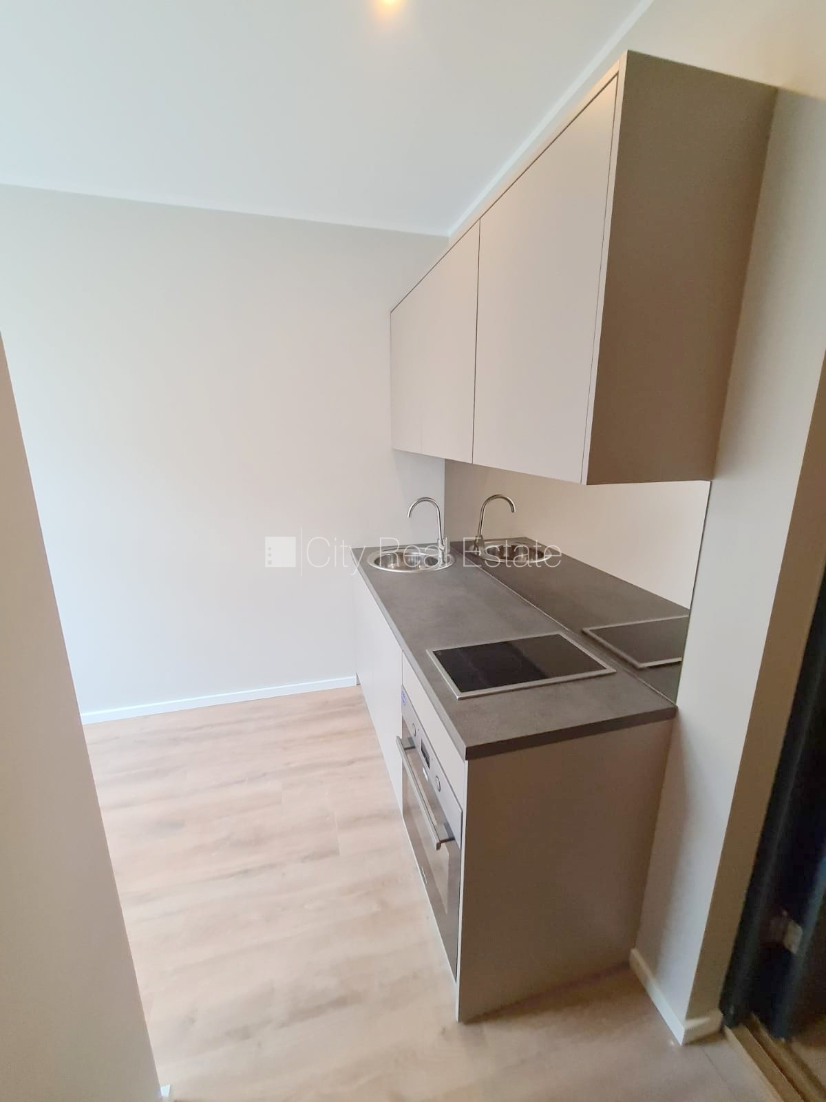 Sludinājumi. Fasādes māja, renovēta māja, slēgts pagalms, ieeja no pagalma, kāpņu telpa pēc kapitālā remonta, Cena: 330 EUR/mēn Foto #11