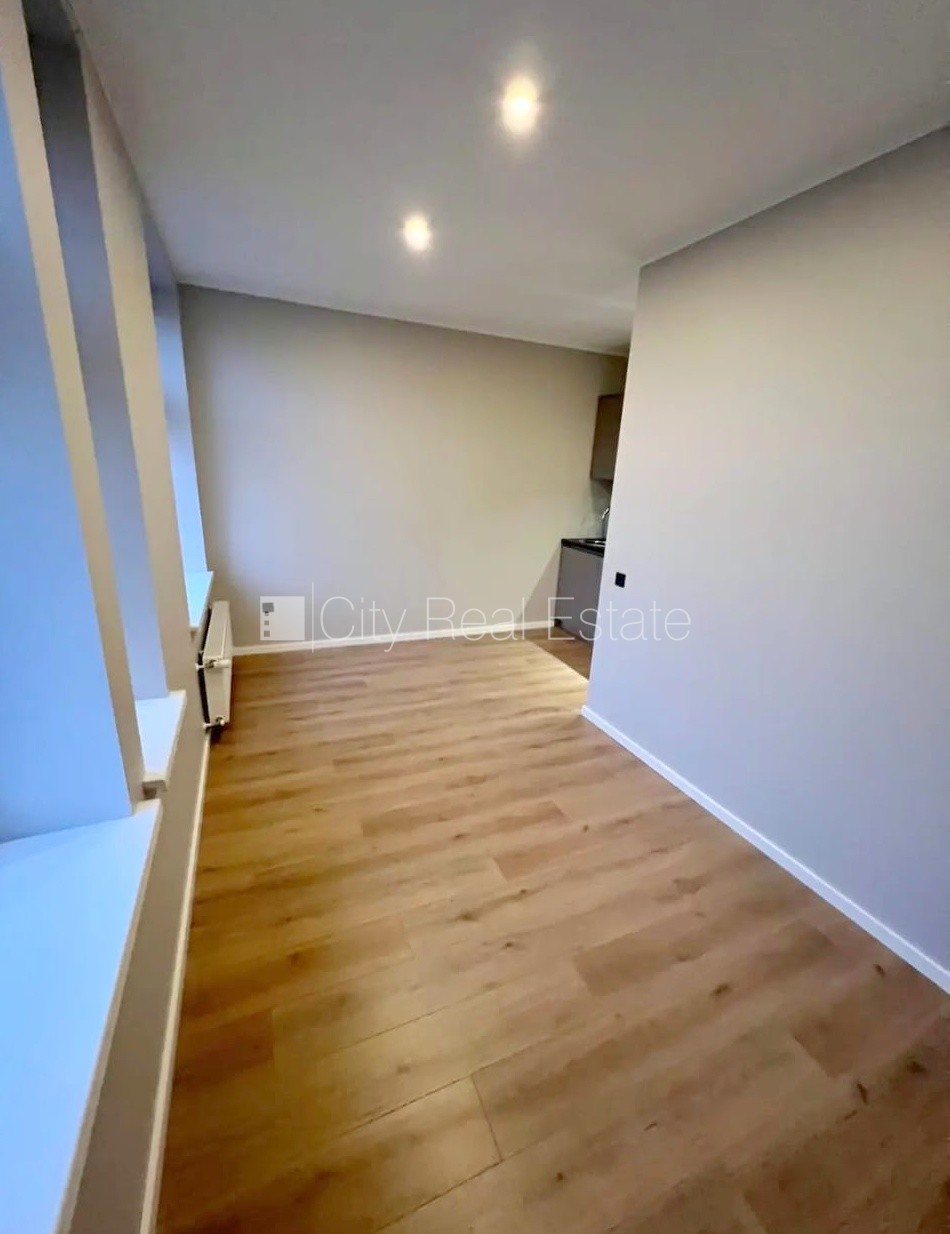 Sludinājumi. Fasādes māja, renovēta māja, slēgts pagalms, ieeja no pagalma, kāpņu telpa pēc kapitālā remonta, Cena: 330 EUR/mēn Foto #6