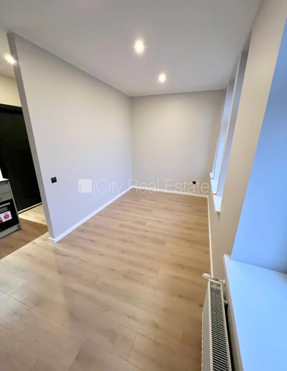 Sludinājumi. Fasādes māja, renovēta māja, slēgts pagalms, ieeja no pagalma, kāpņu telpa pēc kapitālā remonta, Cena: 330 EUR/mēn Foto #8