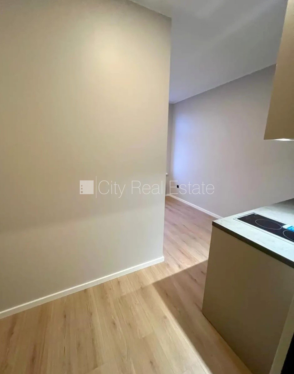 Sludinājumi. Fasādes māja, renovēta māja, slēgts pagalms, ieeja no pagalma, kāpņu telpa pēc kapitālā remonta, Cena: 330 EUR/mēn Foto #18