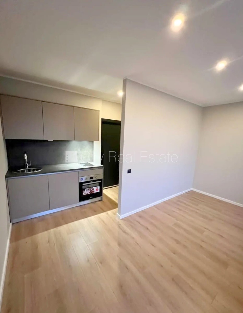 Sludinājumi. Fasādes māja, renovēta māja, slēgts pagalms, ieeja no pagalma, kāpņu telpa pēc kapitālā remonta, Cena: 330 EUR/mēn Foto #12