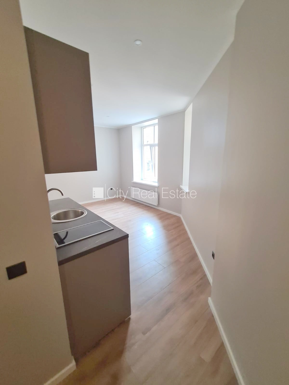 Sludinājumi. Fasādes māja, renovēta māja, slēgts pagalms, ieeja no ielas un pagalma, kāpņu telpa pēc kapitālā Cena: 320 EUR/mēn Foto #5