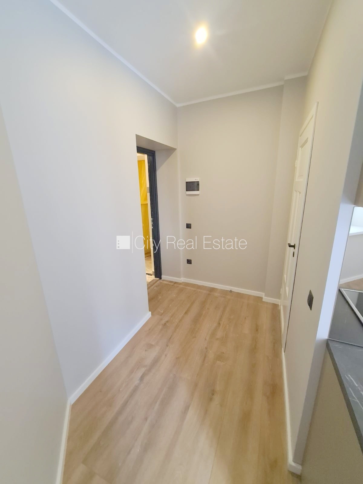 Sludinājumi. Fasādes māja, renovēta māja, slēgts pagalms, ieeja no ielas un pagalma, kāpņu telpa pēc kapitālā Cena: 320 EUR/mēn Foto #10