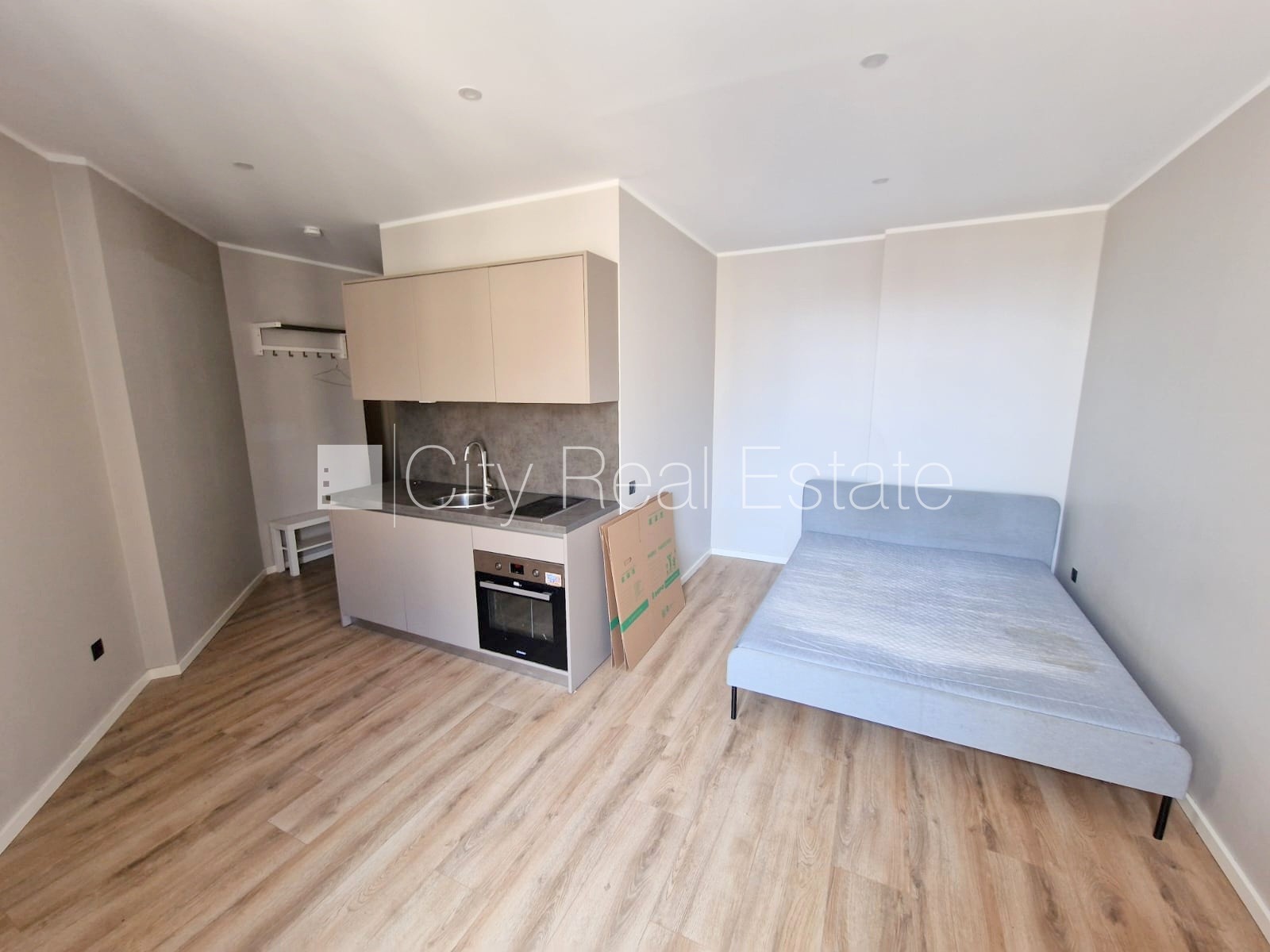 Sludinājumi. Fasādes māja, renovēta māja, slēgts pagalms, ieeja no ielas un pagalma, kāpņu telpa pēc kapitālā Cena: 320 EUR/mēn Foto #4