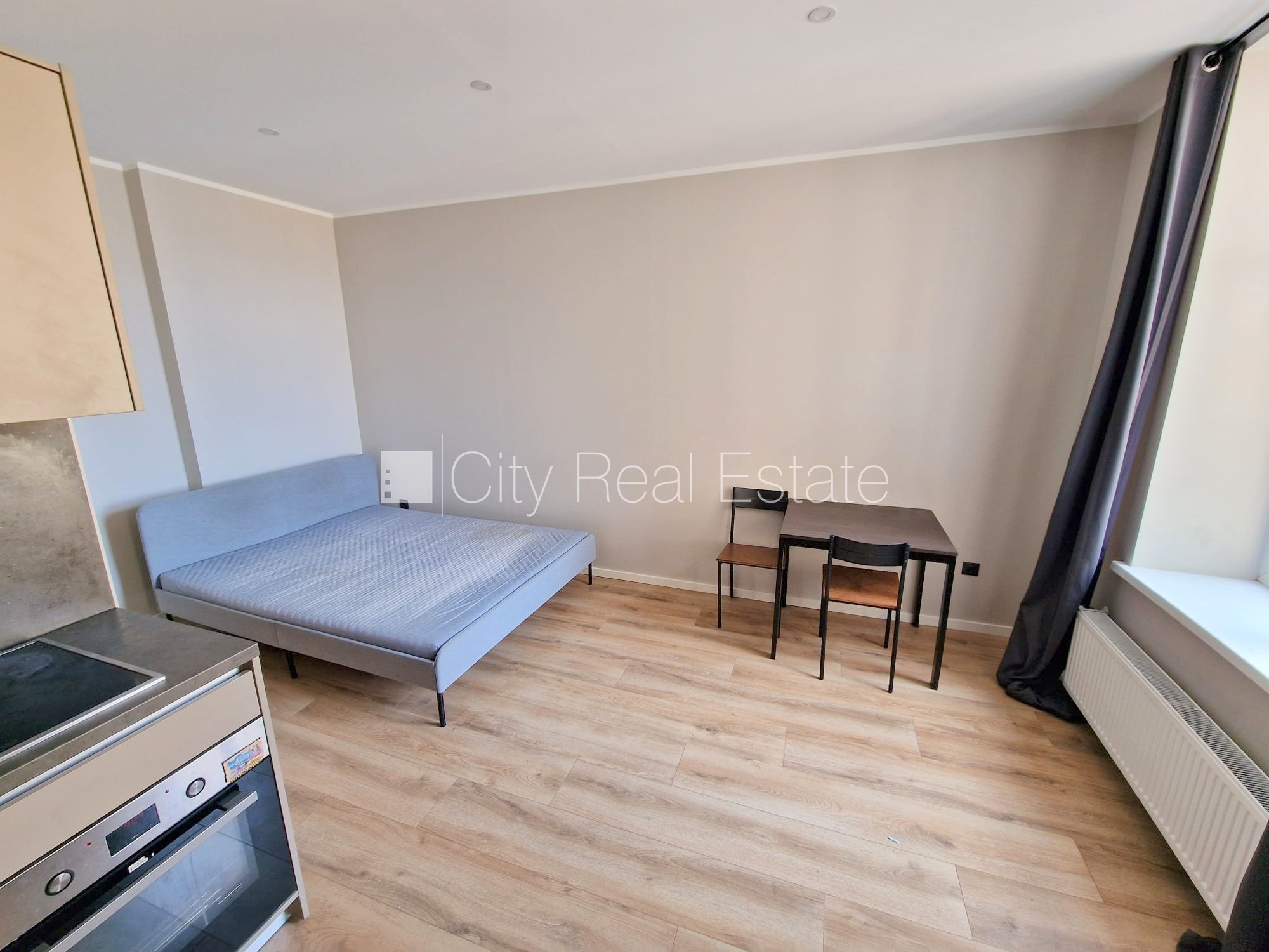 Sludinājumi. Fasādes māja, renovēta māja, slēgts pagalms, ieeja no ielas un pagalma, kāpņu telpa pēc kapitālā Cena: 320 EUR/mēn Foto #2