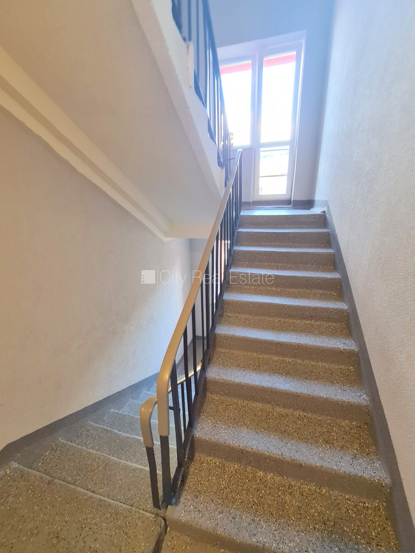 Sludinājumi. Zeme īpašumā, renovēta māja, fasāde ar dekoratīvo apmetumu, labiekārtota apzaļumota teritorija, Cena: 45000 EUR Foto #19