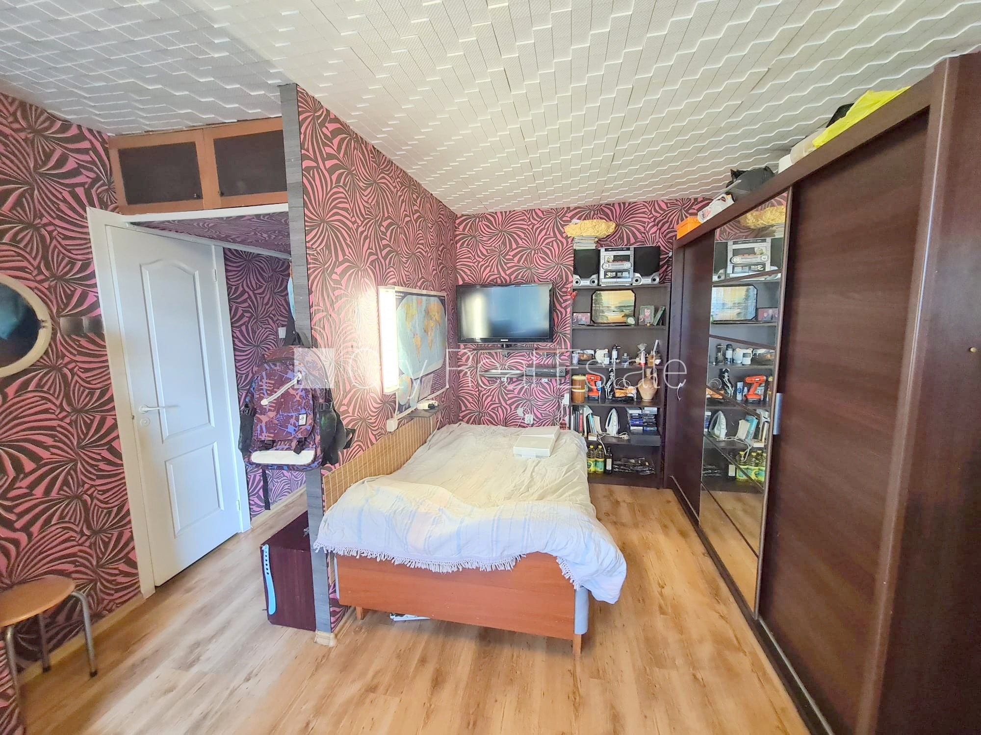 Sludinājumi. Zeme īpašumā, renovēta māja, fasāde ar dekoratīvo apmetumu, labiekārtota apzaļumota teritorija, Cena: 45000 EUR Foto #5