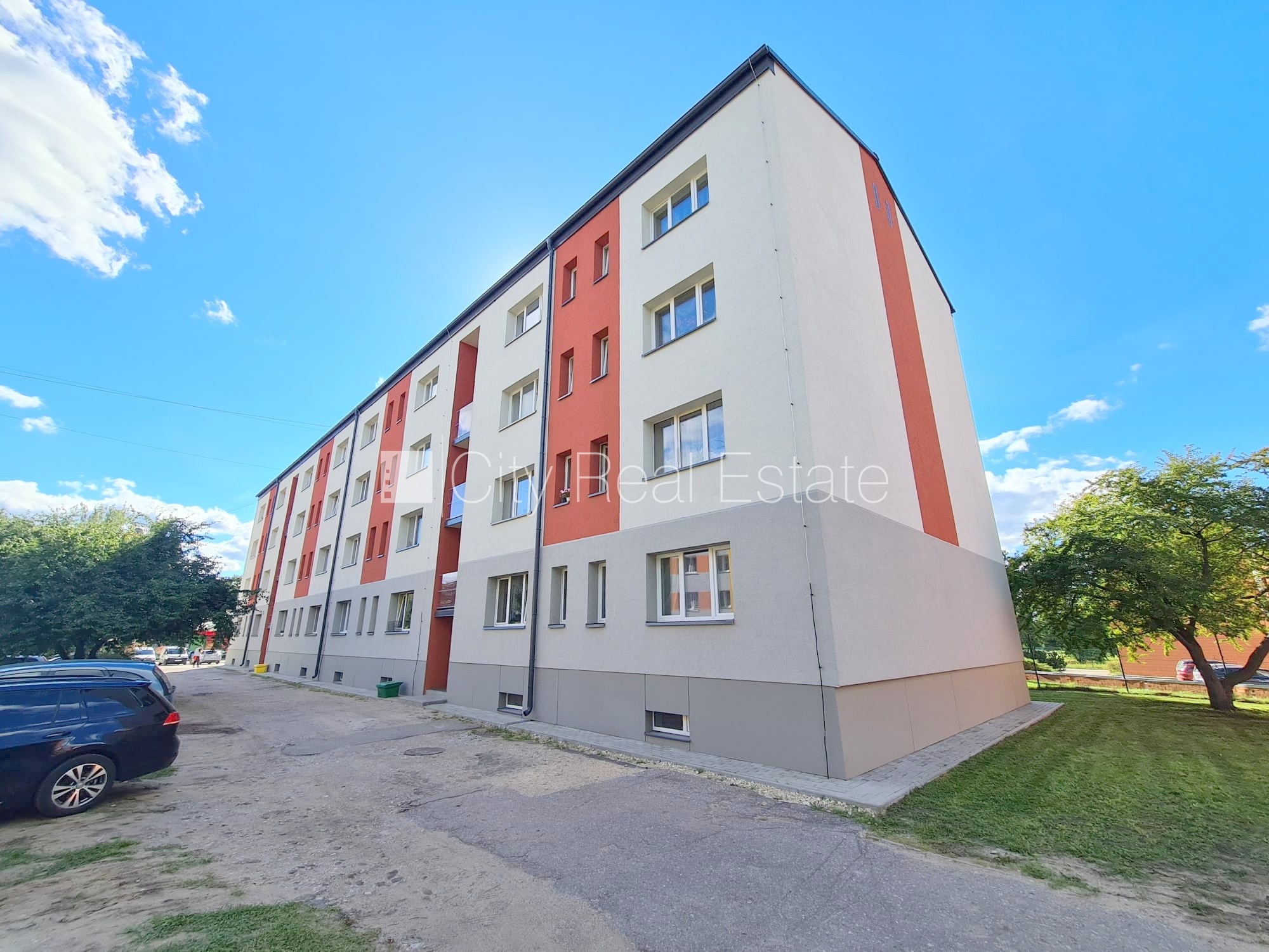 Sludinājumi. Zeme īpašumā, renovēta māja, fasāde ar dekoratīvo apmetumu, labiekārtota apzaļumota teritorija, Cena: 45000 EUR Foto #24