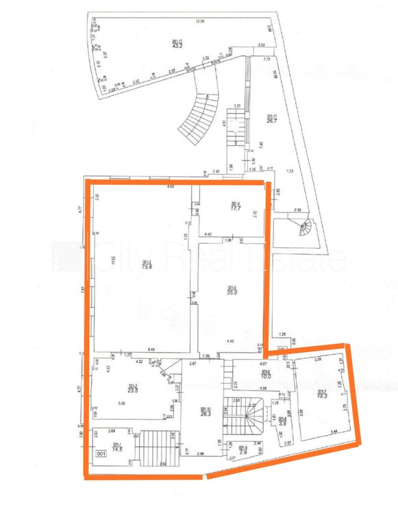 Объявление. Фасадный дом, реновированный дом, вход с улицы, лестничная клетка после капитального ремонта, окна Цена: 5000 EUR/мес. Foto #23