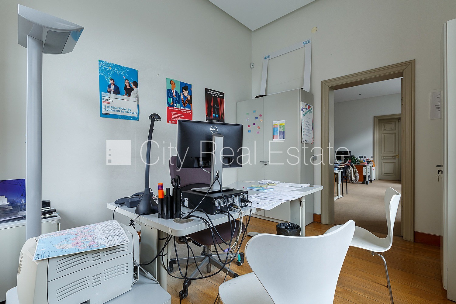 Объявление. Фасадный дом, реновированный дом, вход с улицы, лестничная клетка после капитального ремонта, окна Цена: 5000 EUR/мес. Foto #11