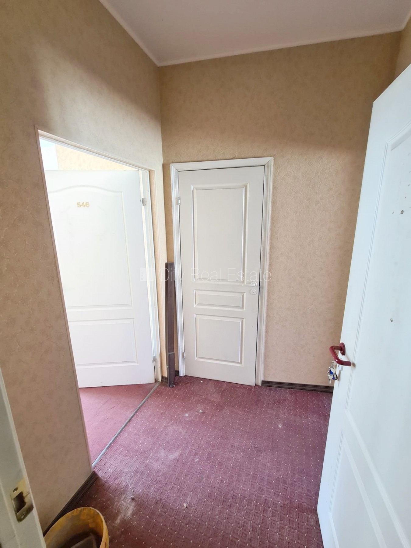 Sludinājumi. Fasādes māja, renovēta māja, ieeja no ielas, ir lifts, kāpņu telpa pēc kosmētiskā remonta, logi Cena: 420 EUR/mēn Foto #10