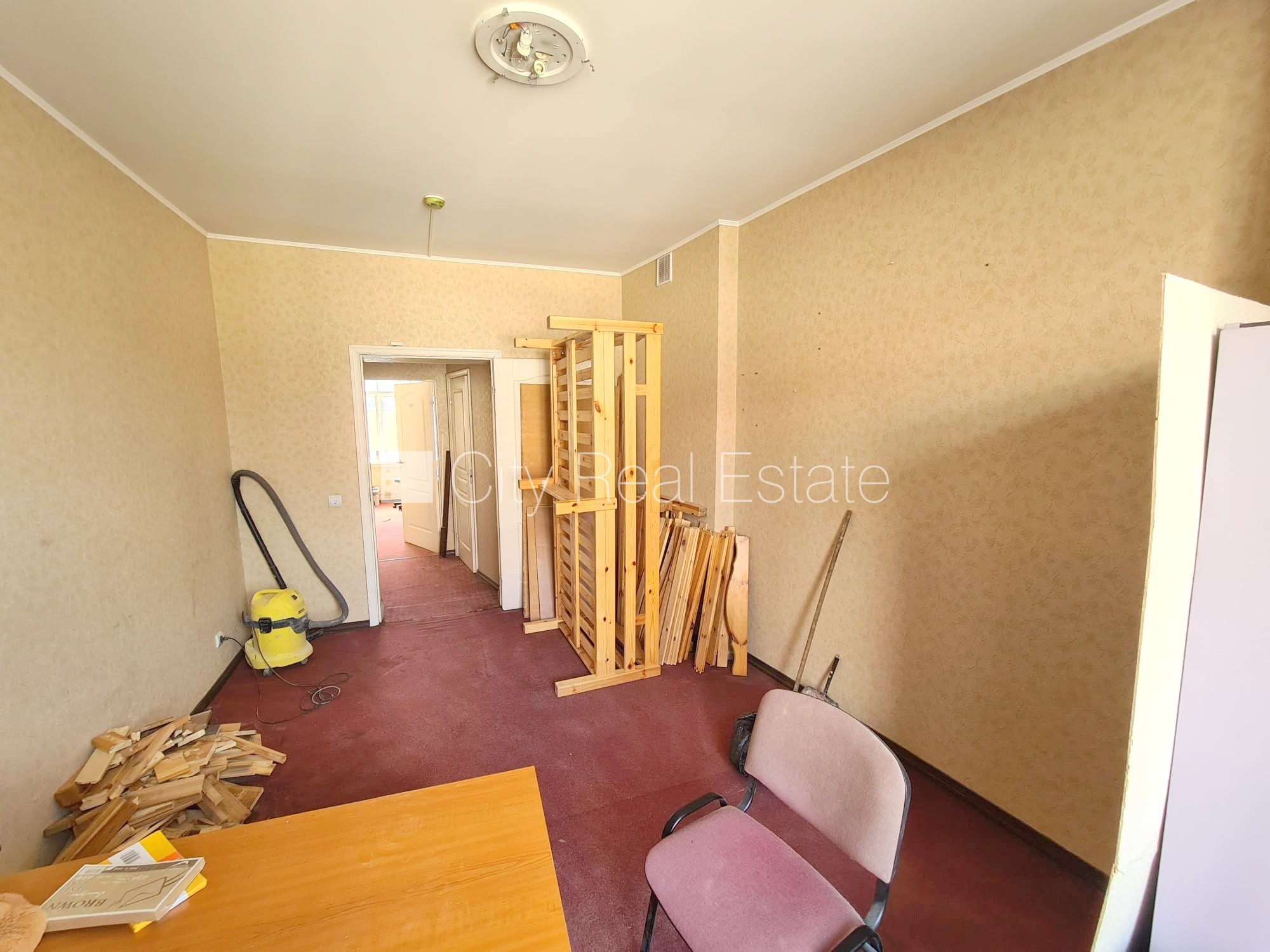 Sludinājumi. Fasādes māja, renovēta māja, ieeja no ielas, ir lifts, kāpņu telpa pēc kosmētiskā remonta, logi Cena: 420 EUR/mēn Foto #5