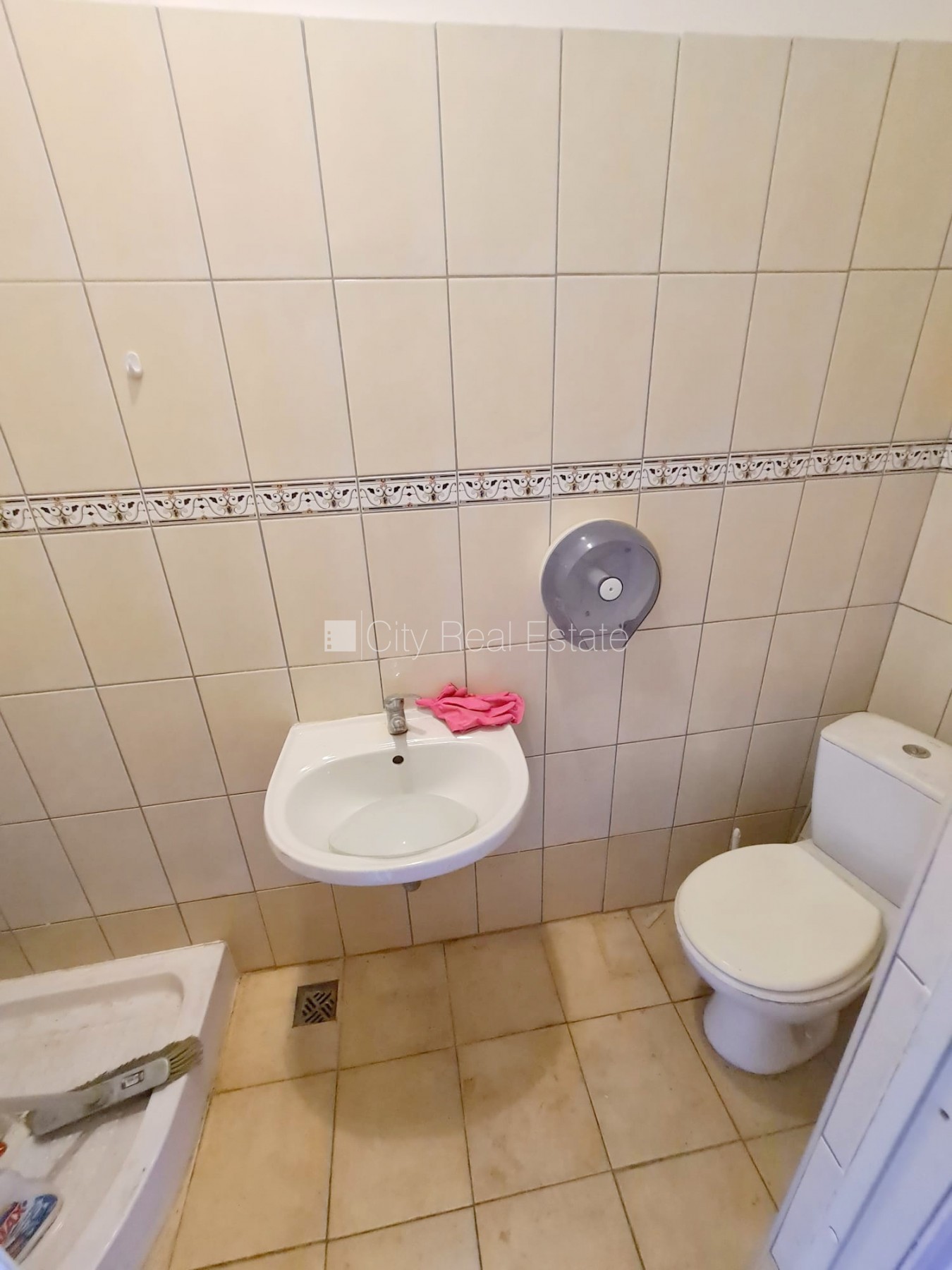 Sludinājumi. Fasādes māja, renovēta māja, ieeja no ielas, ir lifts, kāpņu telpa pēc kosmētiskā remonta, logi Cena: 420 EUR/mēn Foto #9