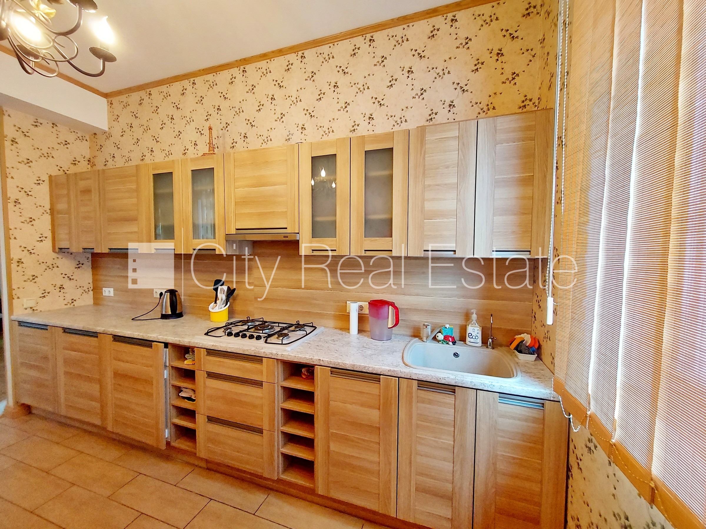 Sludinājumi. Pagalma ēka, labiekārtots apzaļumots pagalms, ieeja no pagalma, mansards, kāpņu telpa pēc Cena: 220000 EUR Foto #3
