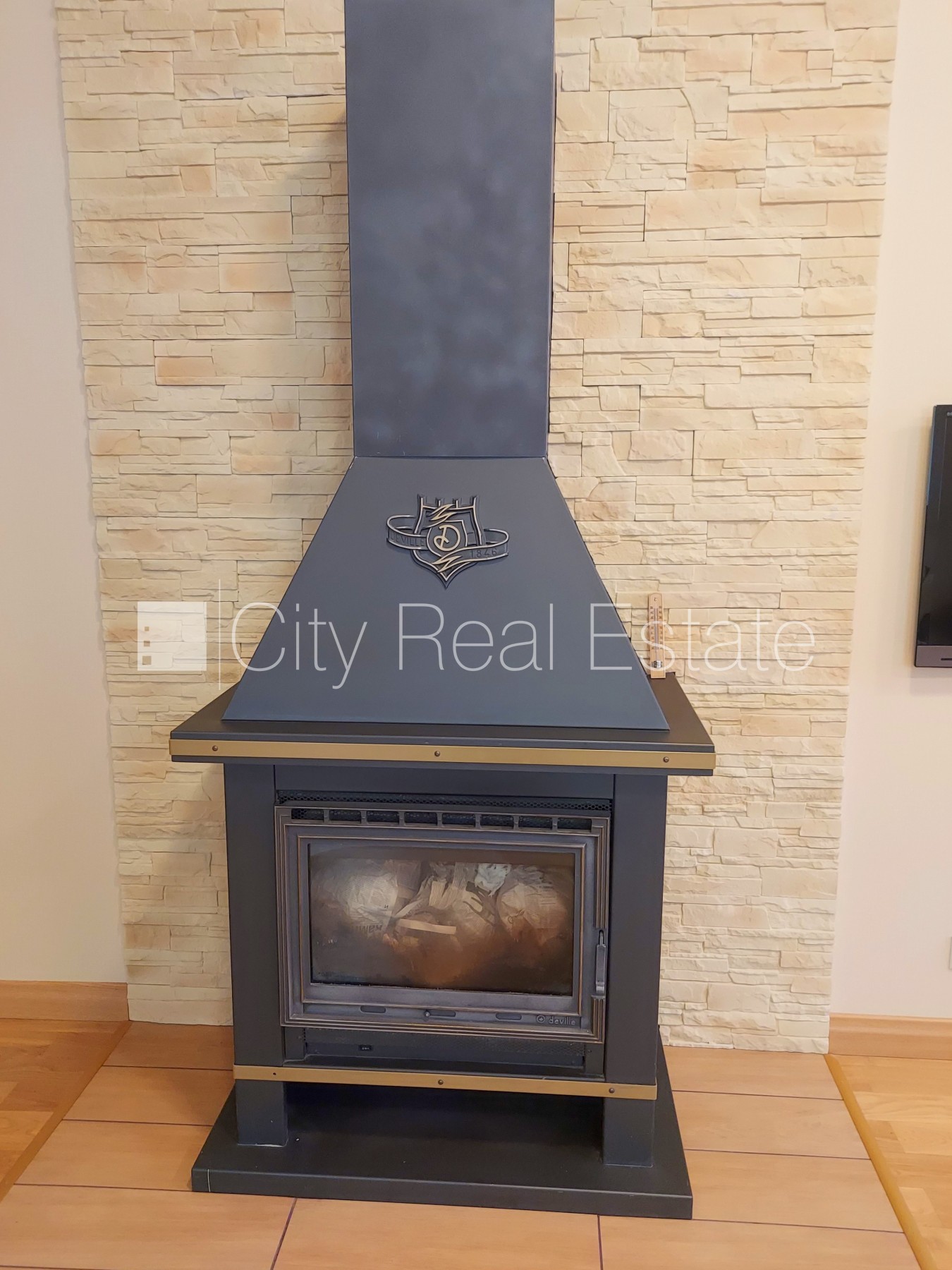 Sludinājumi. Pagalma ēka, labiekārtots apzaļumots pagalms, ieeja no pagalma, mansards, kāpņu telpa pēc Cena: 220000 EUR Foto #16