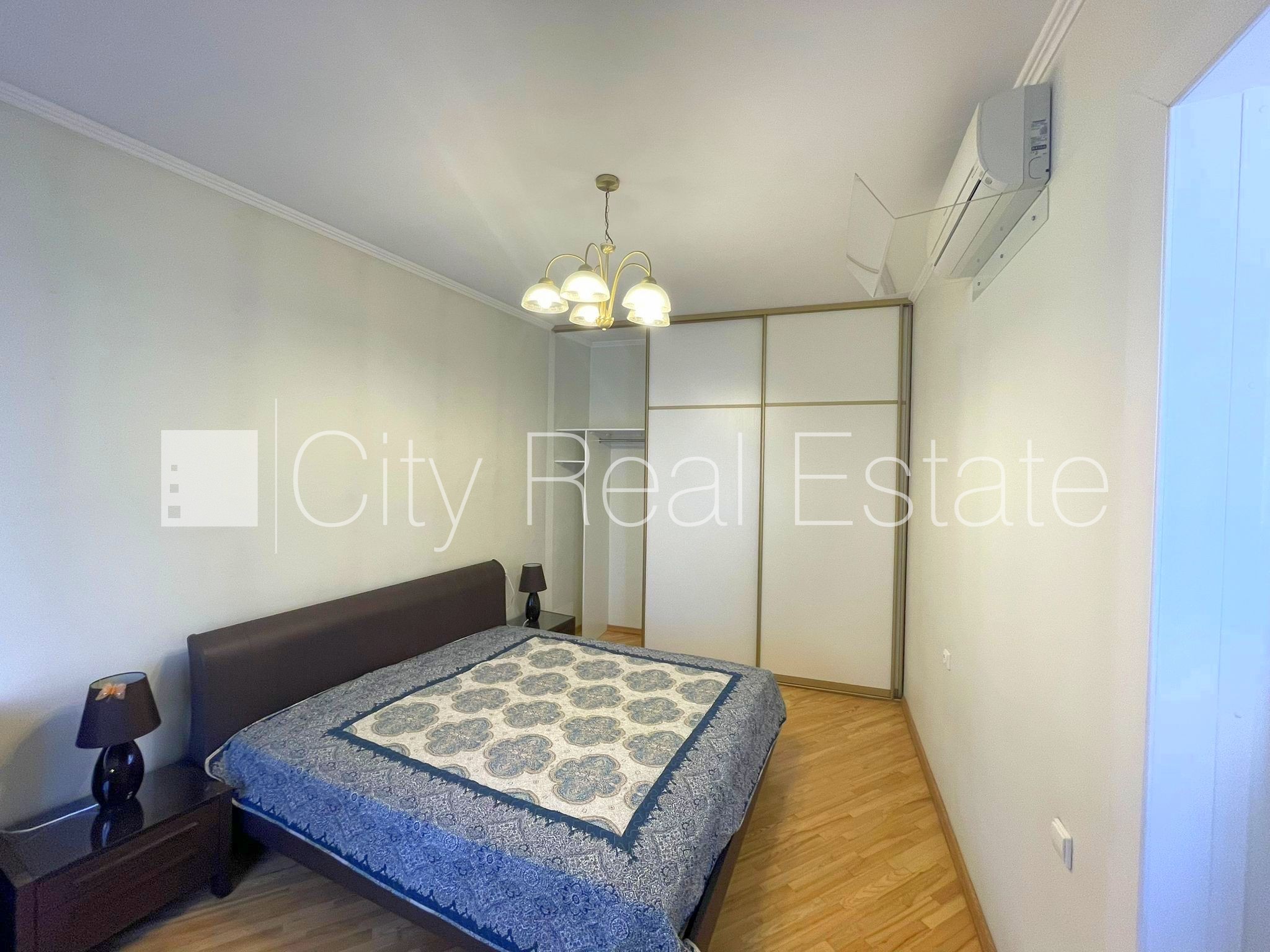 Объявление. Здание во дворе, закрытый двор, вход со двора, окна выходят во двор, количество спален 3 шт., Цена: 890 EUR/мес. Foto #14