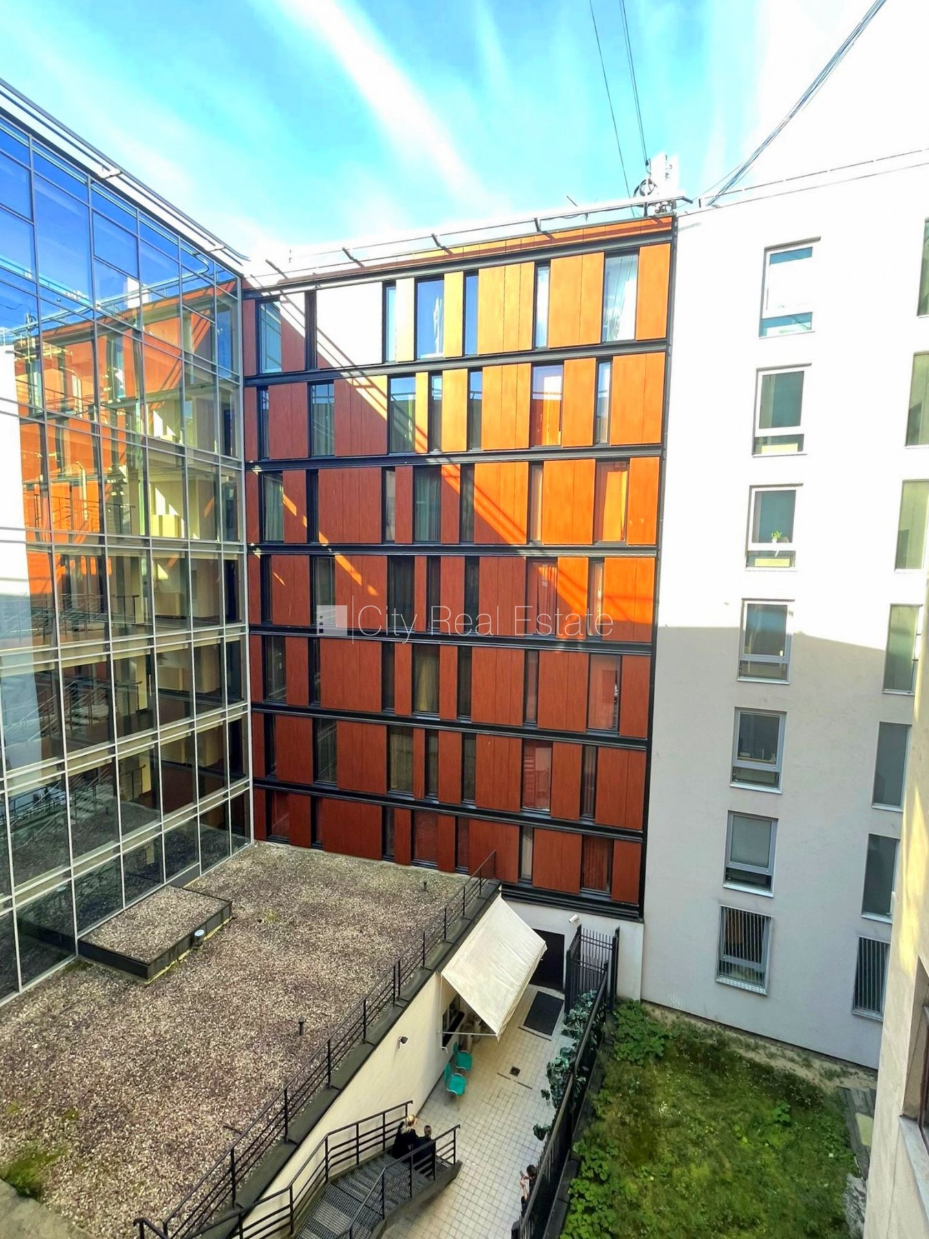 Объявление. Здание во дворе, закрытый двор, вход со двора, окна выходят во двор, количество спален 3 шт., Цена: 890 EUR/мес. Foto #24