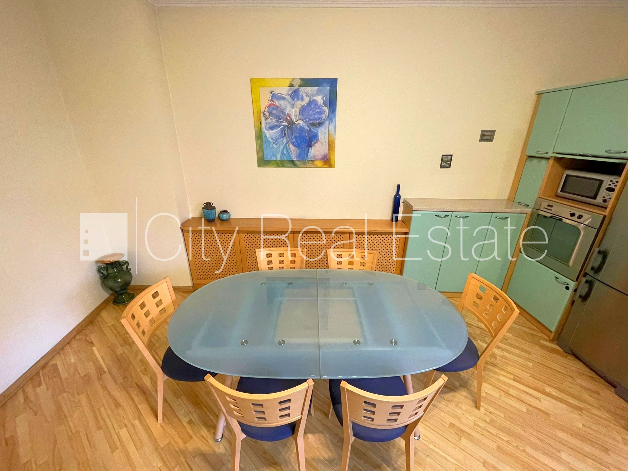 Объявление. Здание во дворе, закрытый двор, вход со двора, окна выходят во двор, количество спален 3 шт., Цена: 890 EUR/мес. Foto #13